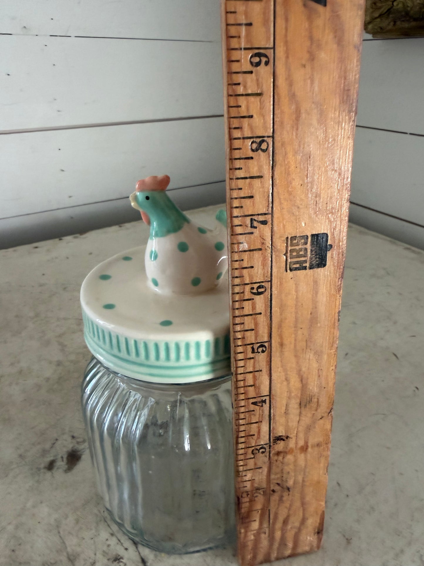 Ribbed jar with chicken lid
