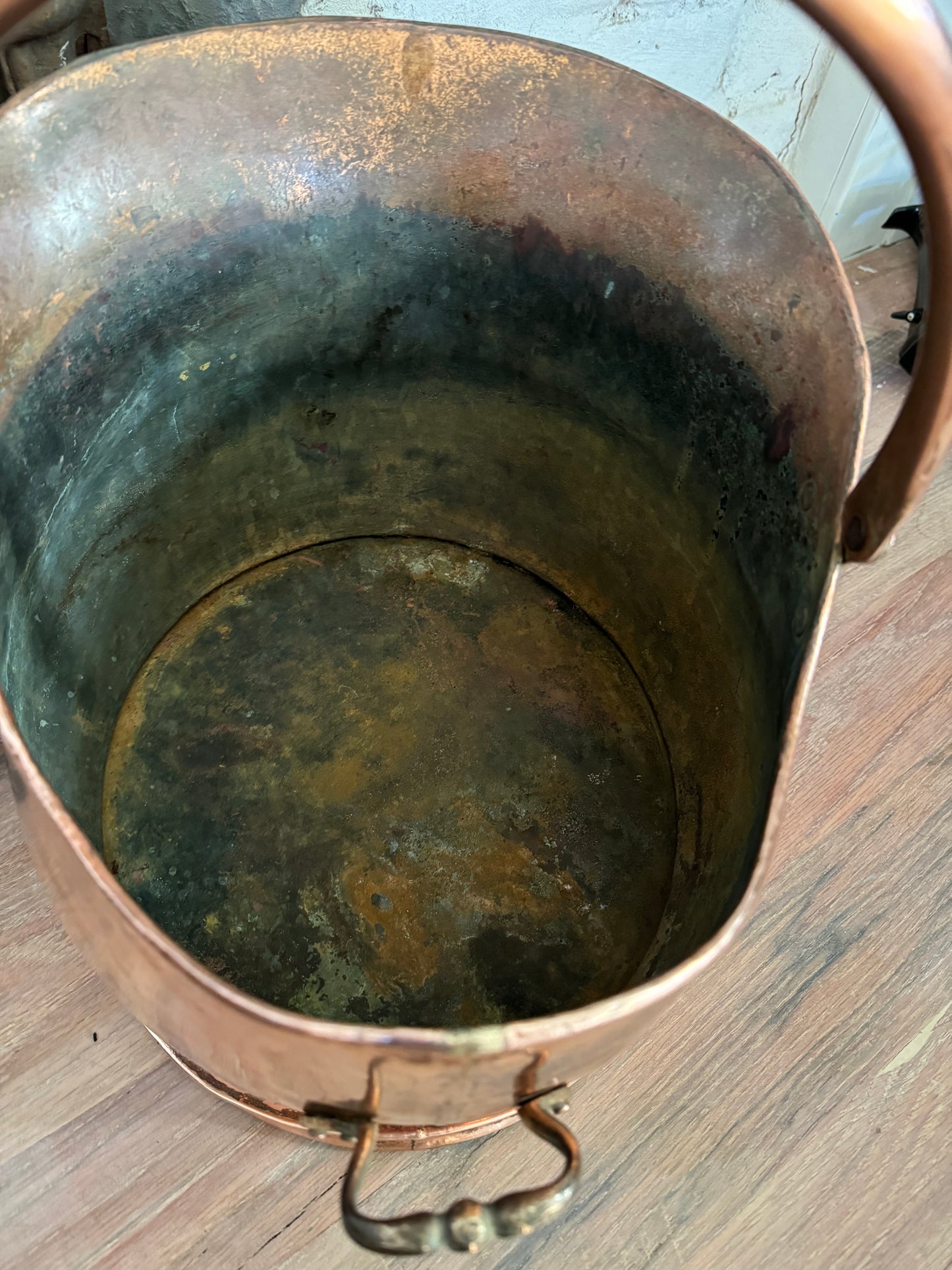 Antique Victorian quality copper helmet coal scuttle with copper handle