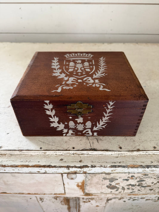 1940’s Cedar Cigar Box With Finger joints and French Grain Sack Label