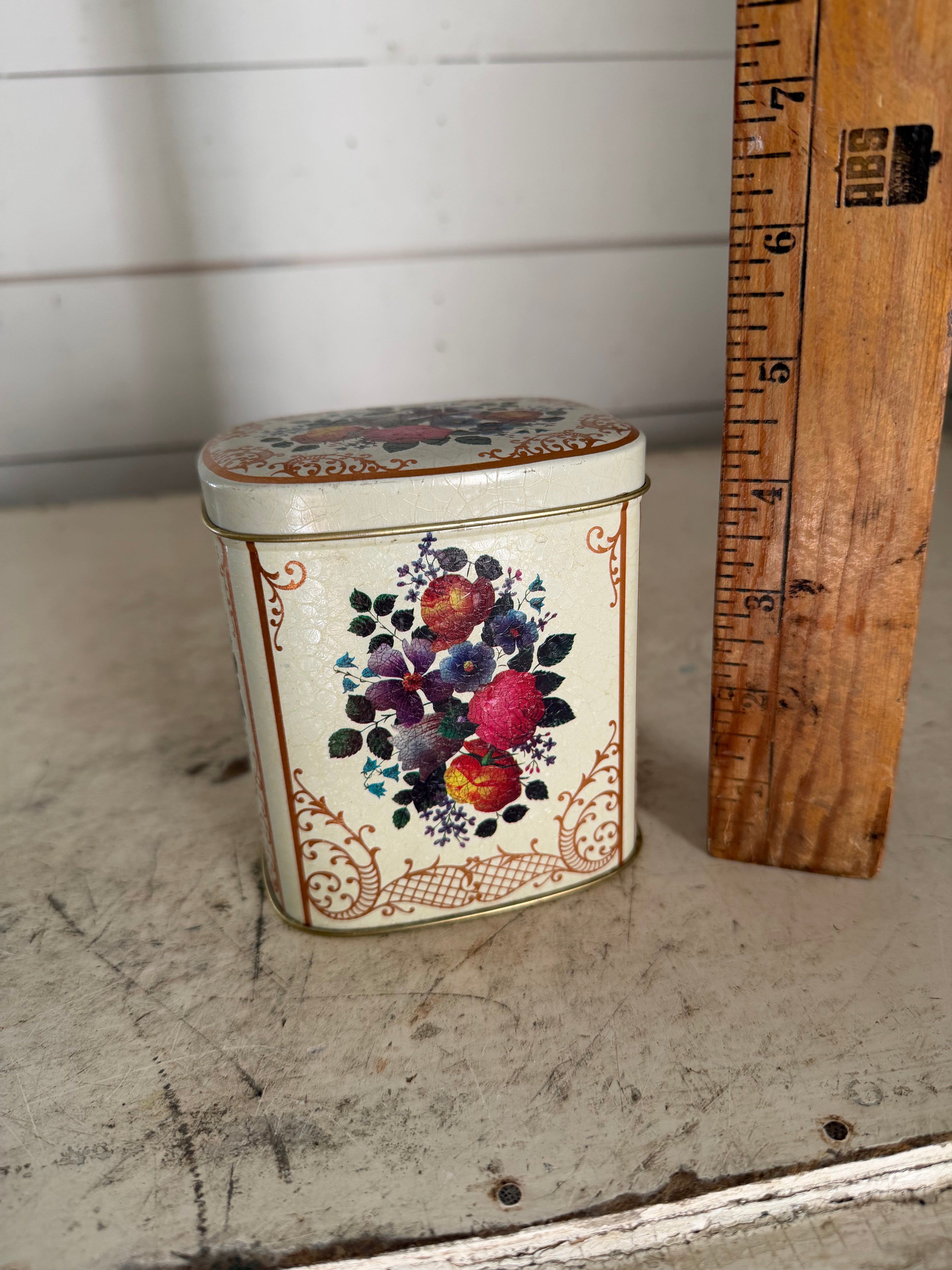 Vintage Cream Tin With Floral Design Made in England hinge isn’t attatched