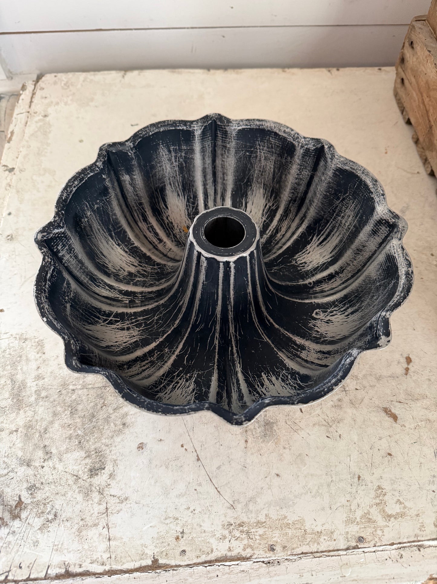 Vintage aluminum bunt pan