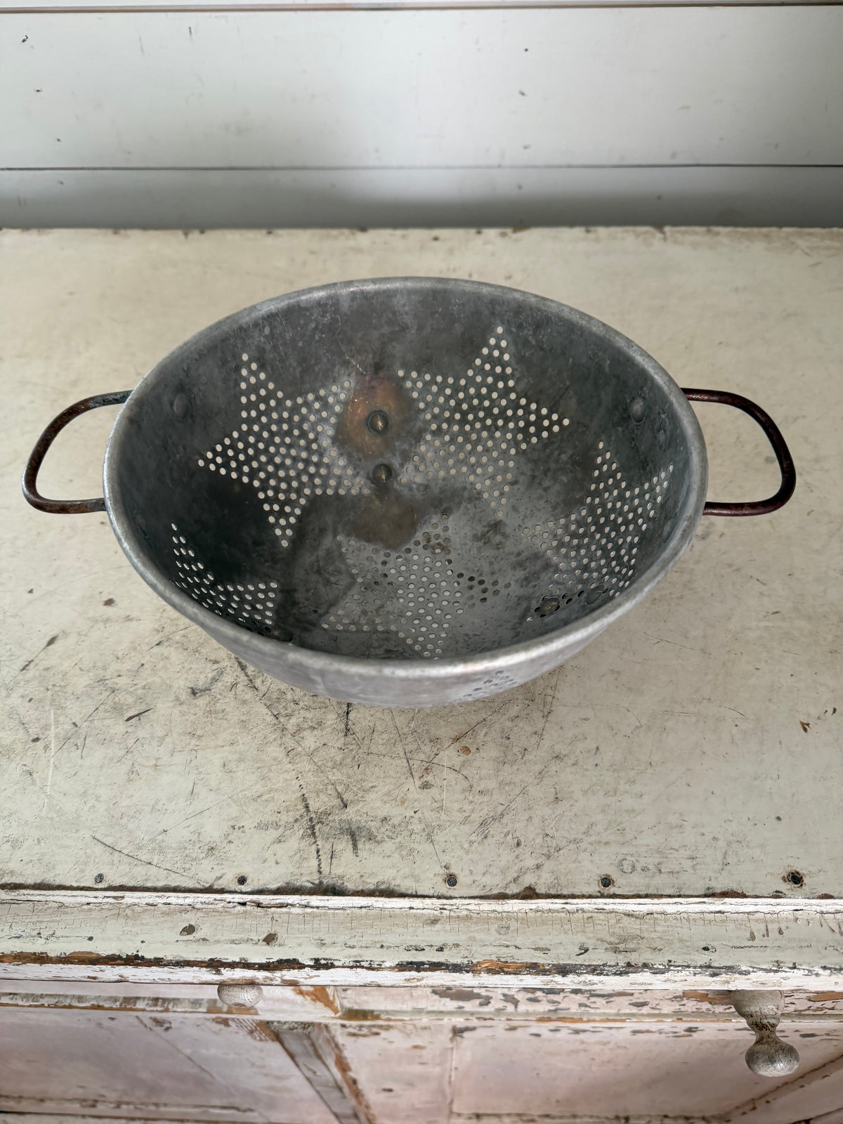 Vintage aluminum star pattern colander