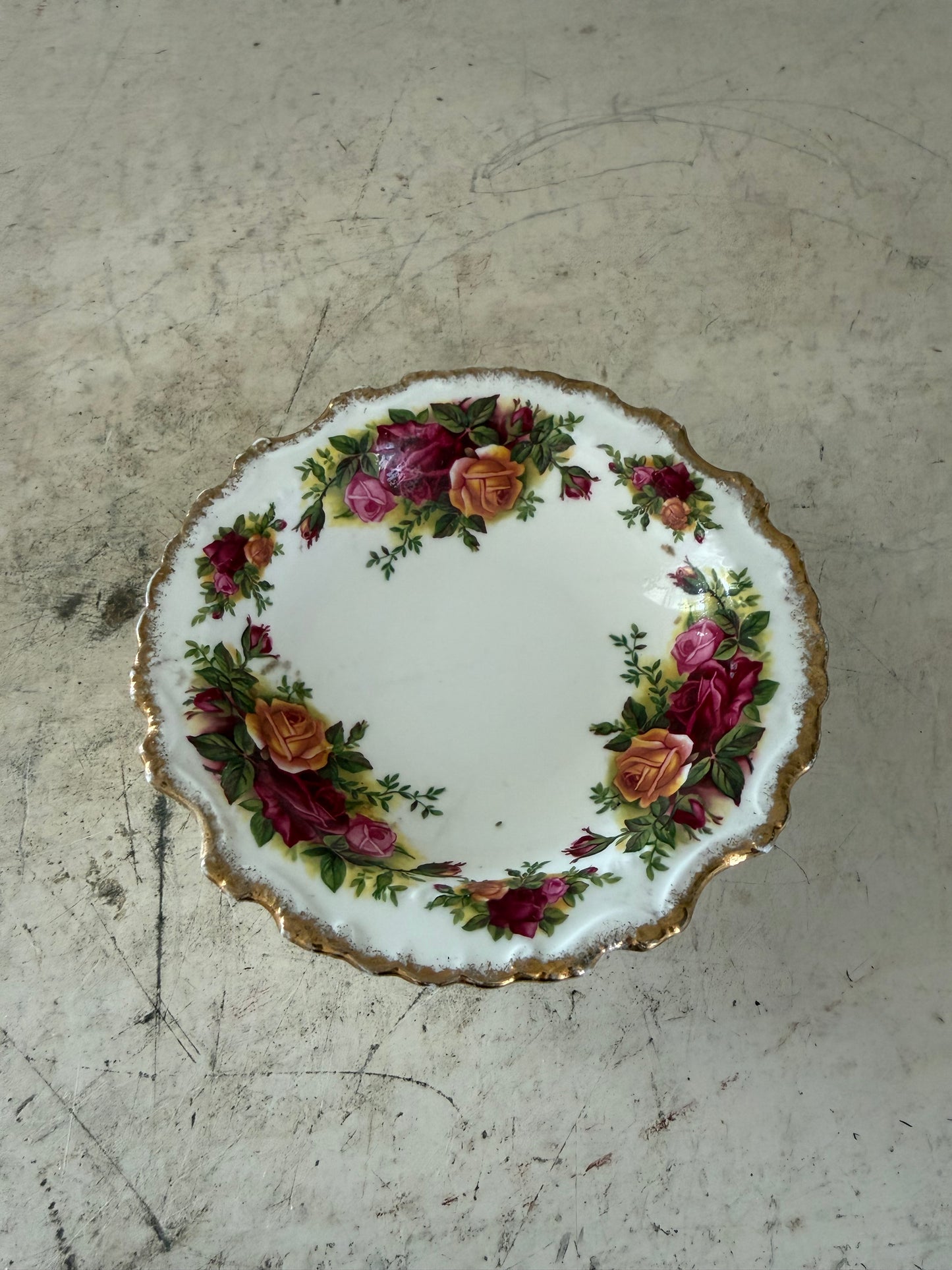 ROYAL ALBERT OLD COUNTRY ROSES 5 7/8" BON BON DISH