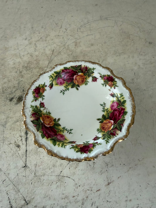 ROYAL ALBERT OLD COUNTRY ROSES 5 7/8" BON BON DISH
