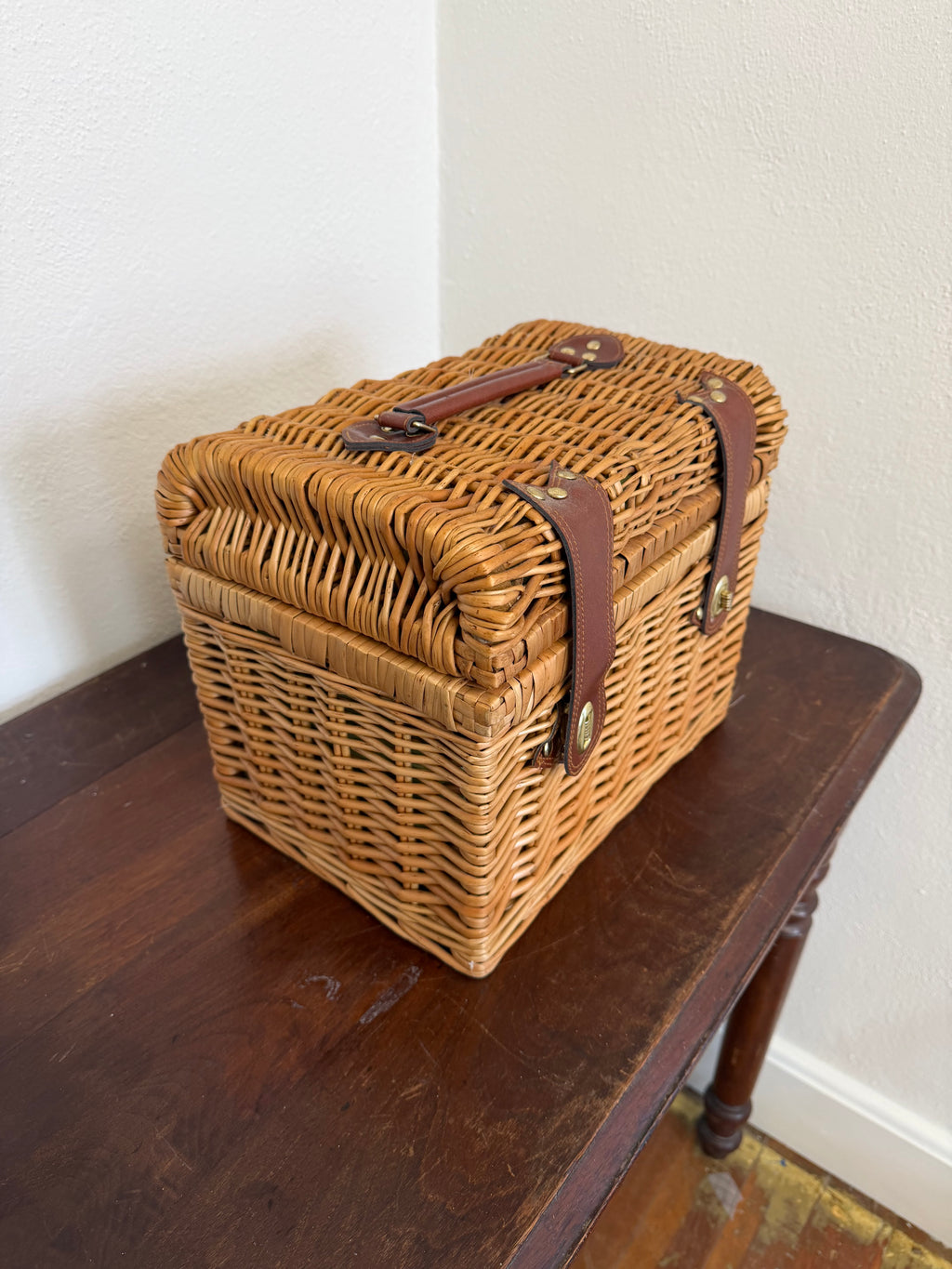 Wicker Picnic Basket Set For 2 - Includes Glasses & Opener