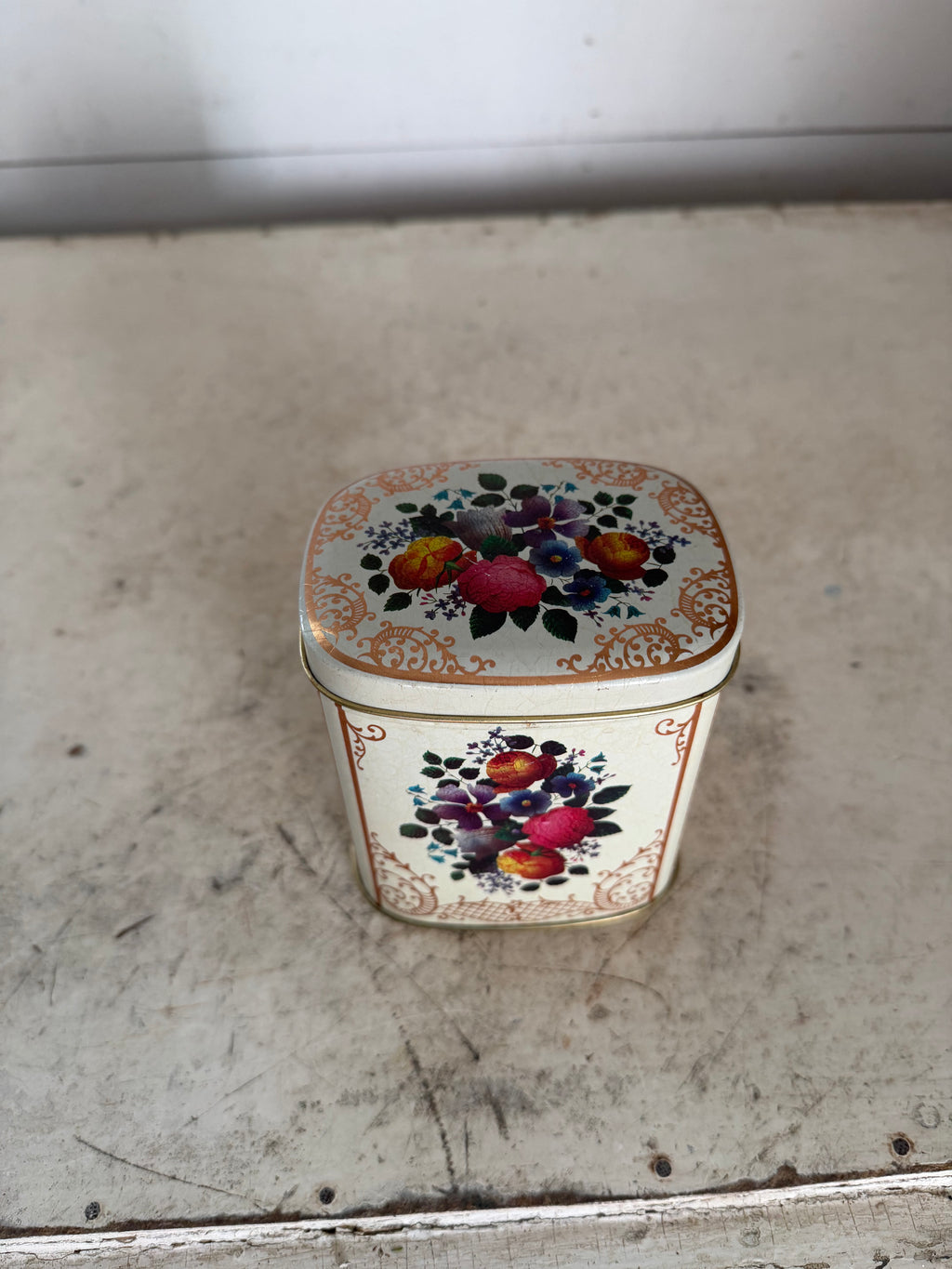 Vintage Cream Tin With Floral Design Made in England hinge isn’t attatched