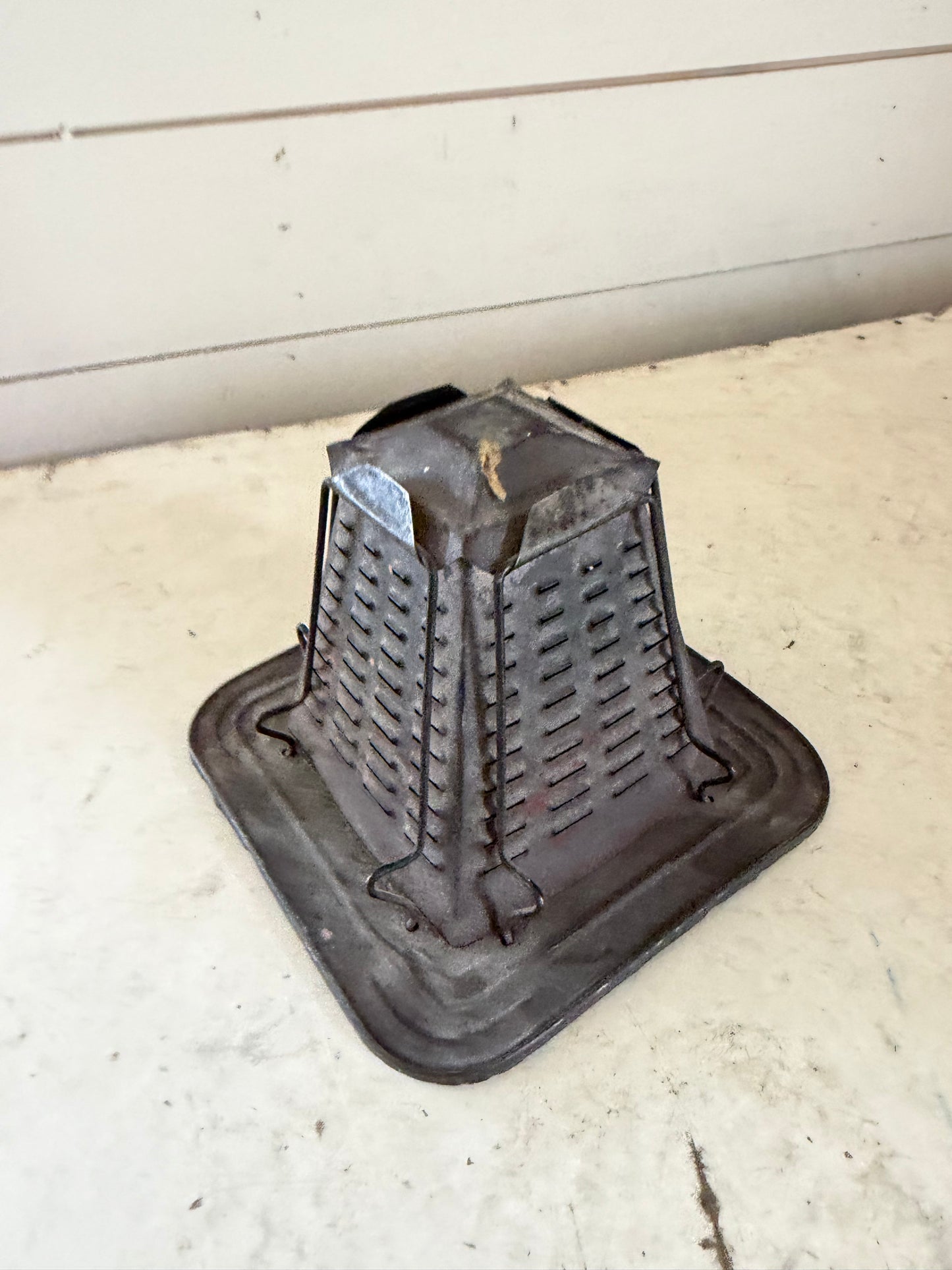 Vintage campfire toaster