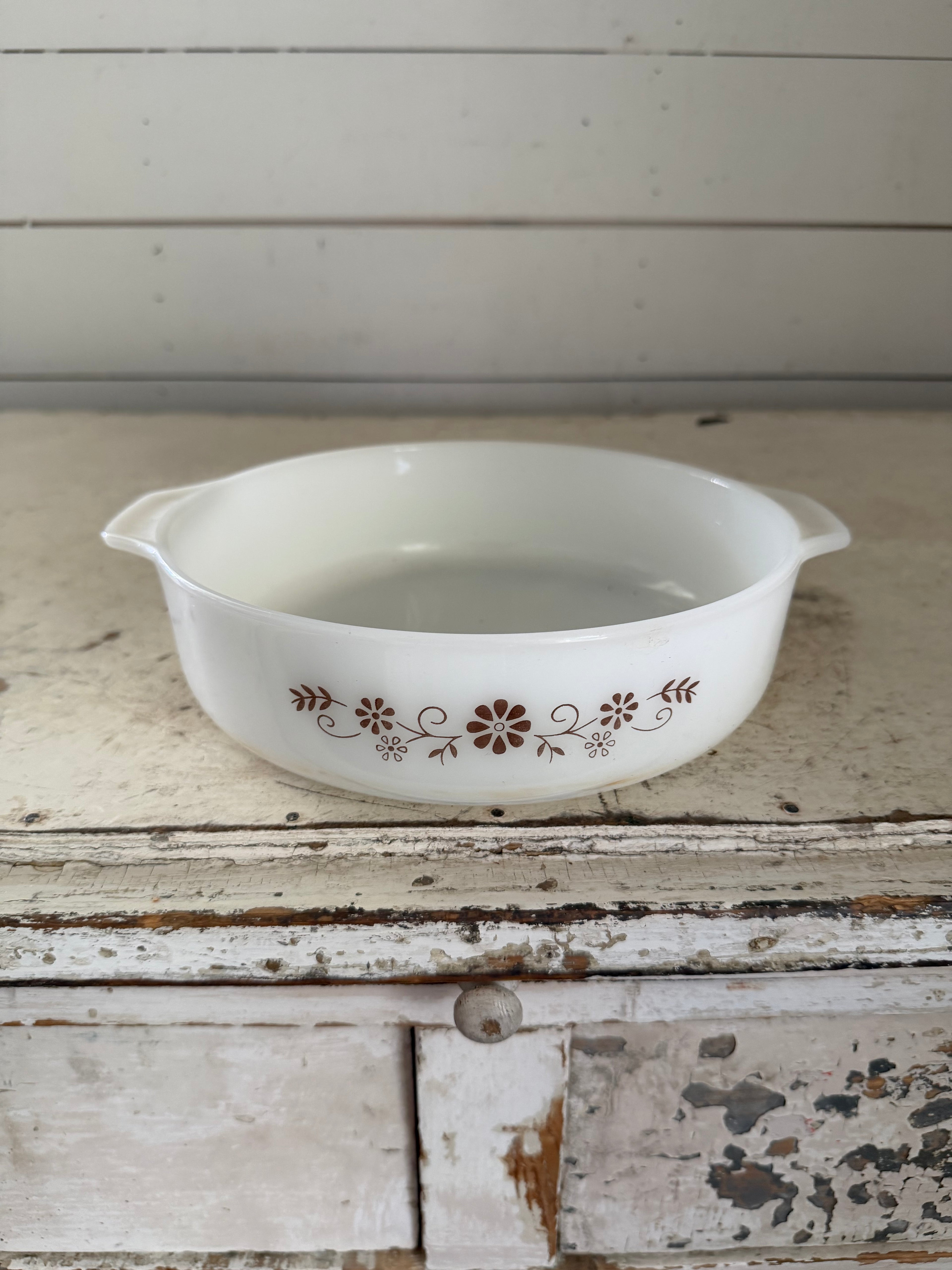 Dynaware Pyr-O-Rey milk glass casserole dish