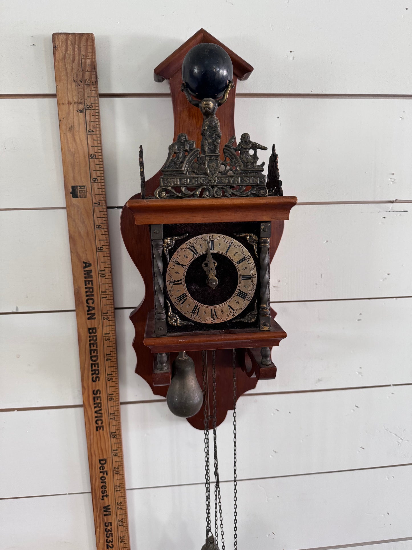 VINTAGE Dutch Nu Elck Syn Sin Chiming Wall Clock (Currently Non Functional probably an issue with how the chain is wound on the gears)