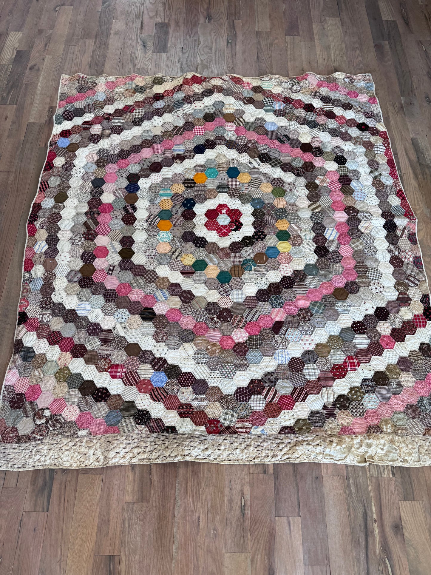 Vintage hand Made Center Medalion Hexagon Quilt - Has Some Wear On Trim Edge