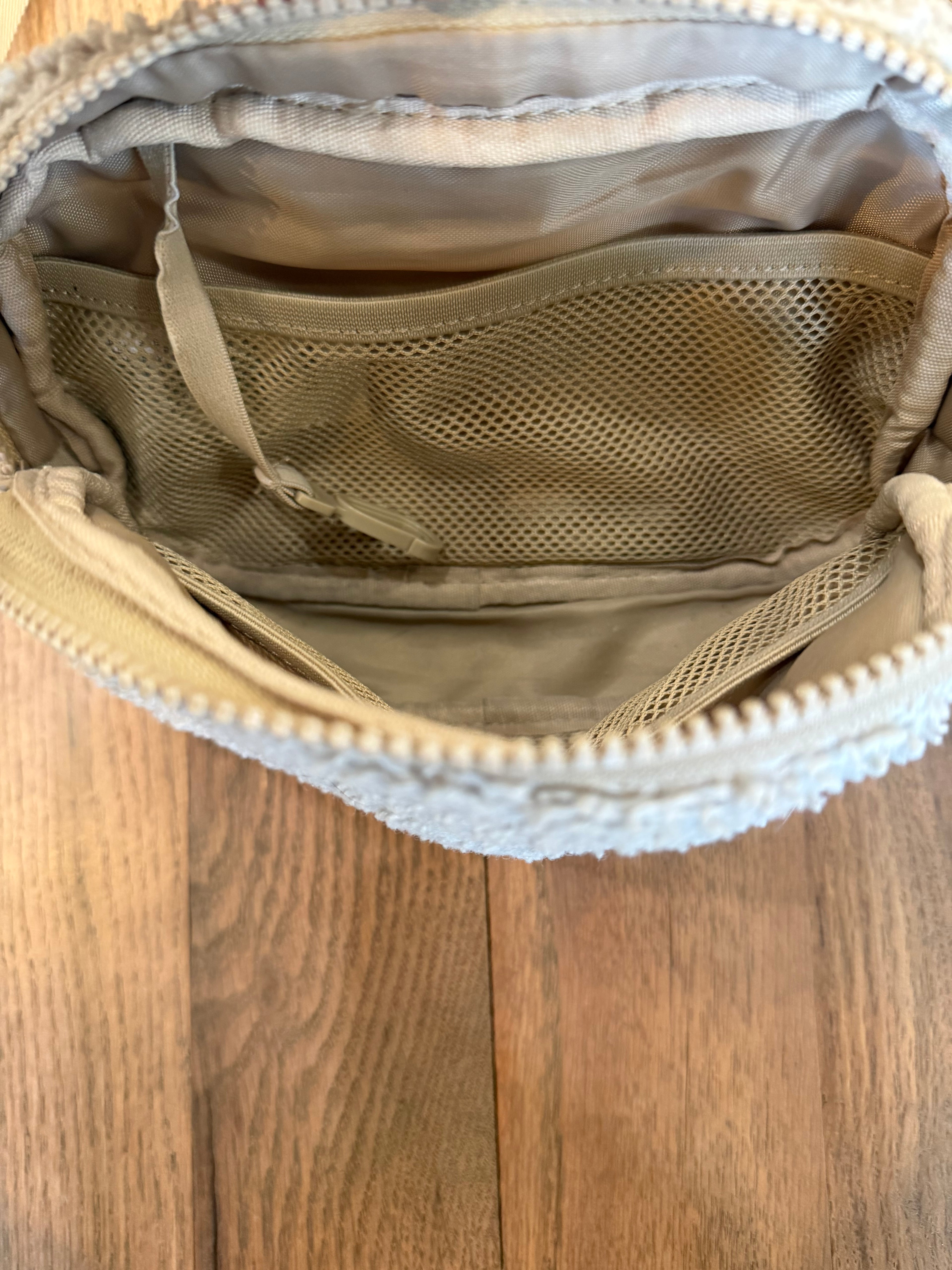 Lole cream Cross body bag