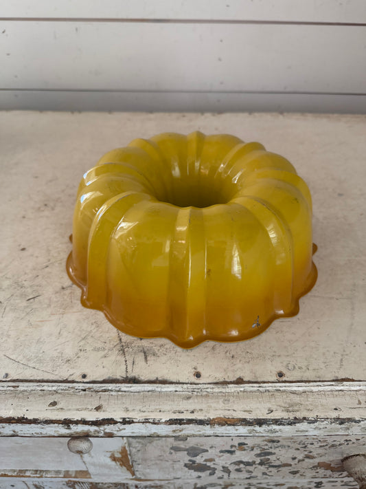 Yellow Ombré Bunt Pan