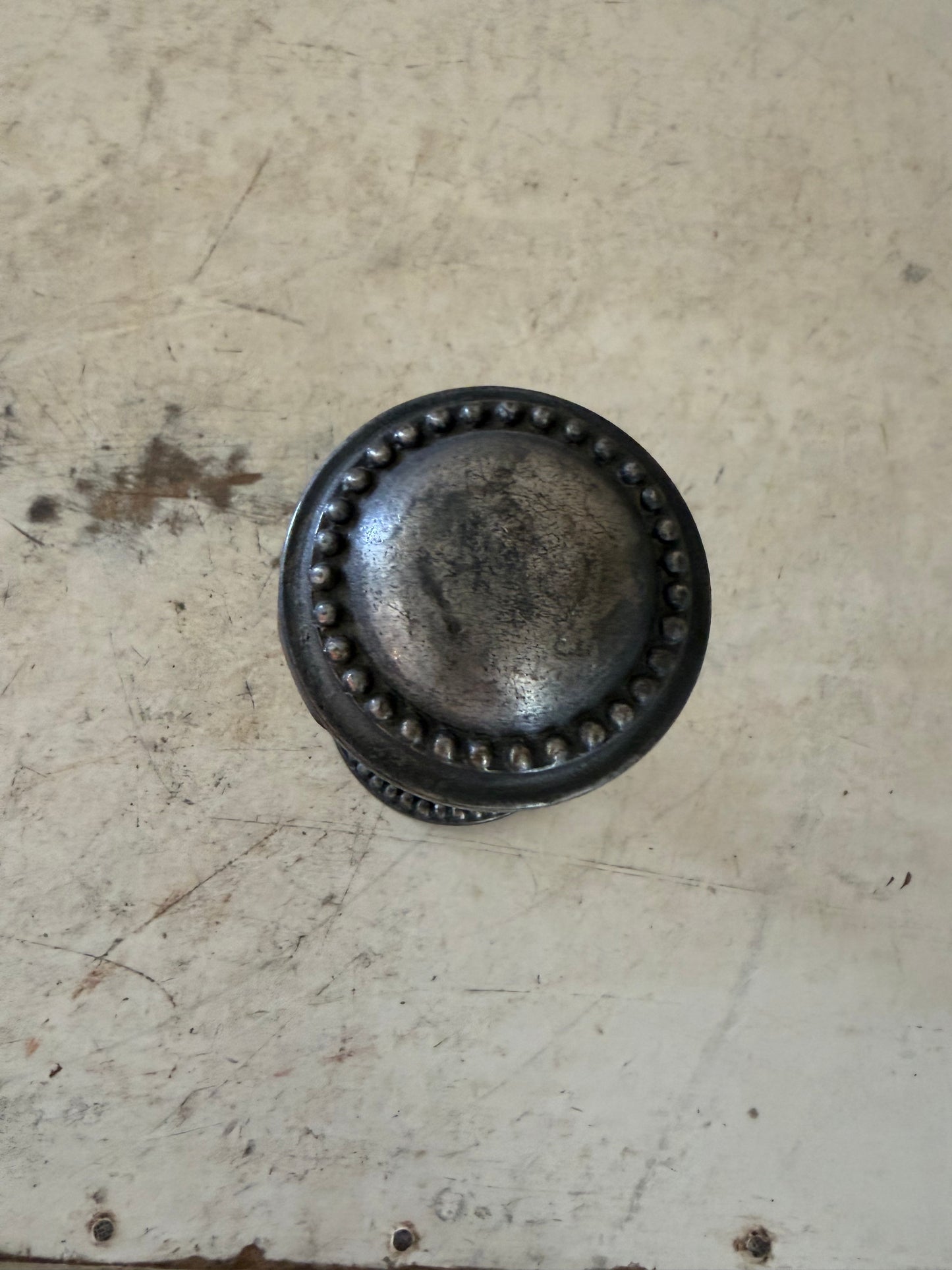 Oversized metal knob hook