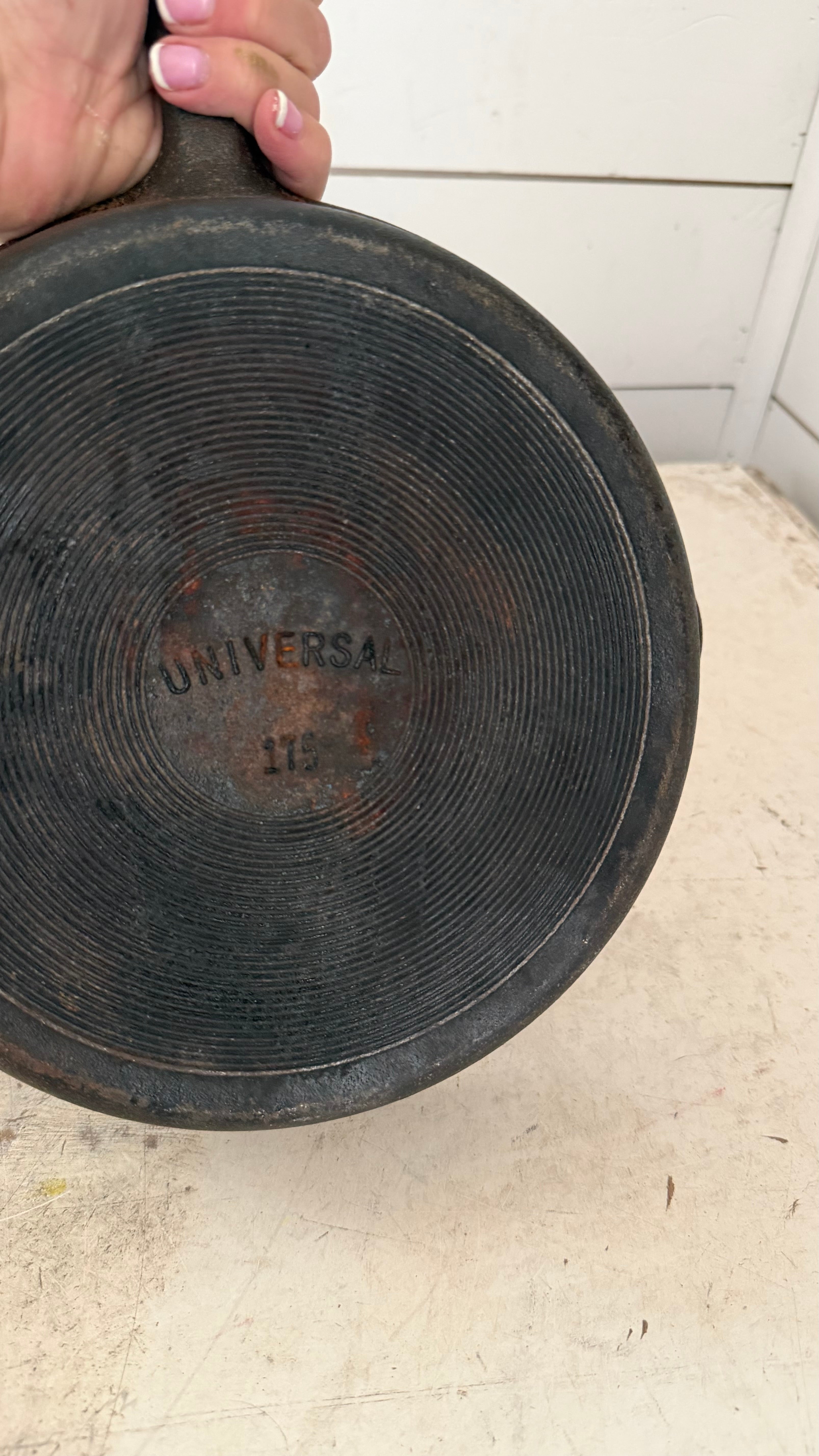 Universal cast-iron skillet set as is