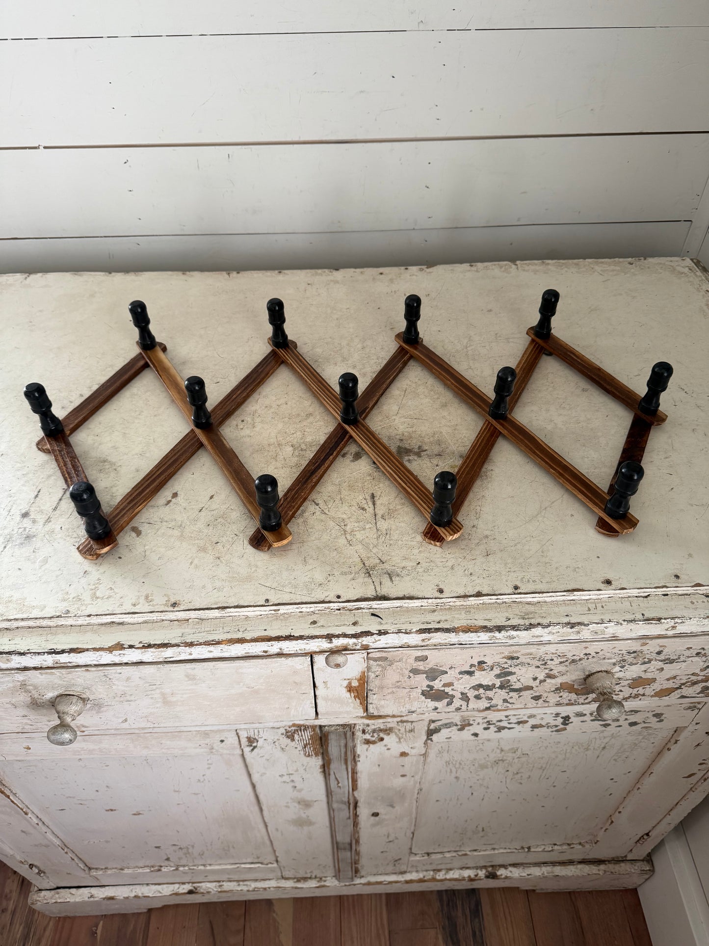 Expandable Wood Peg Rack
