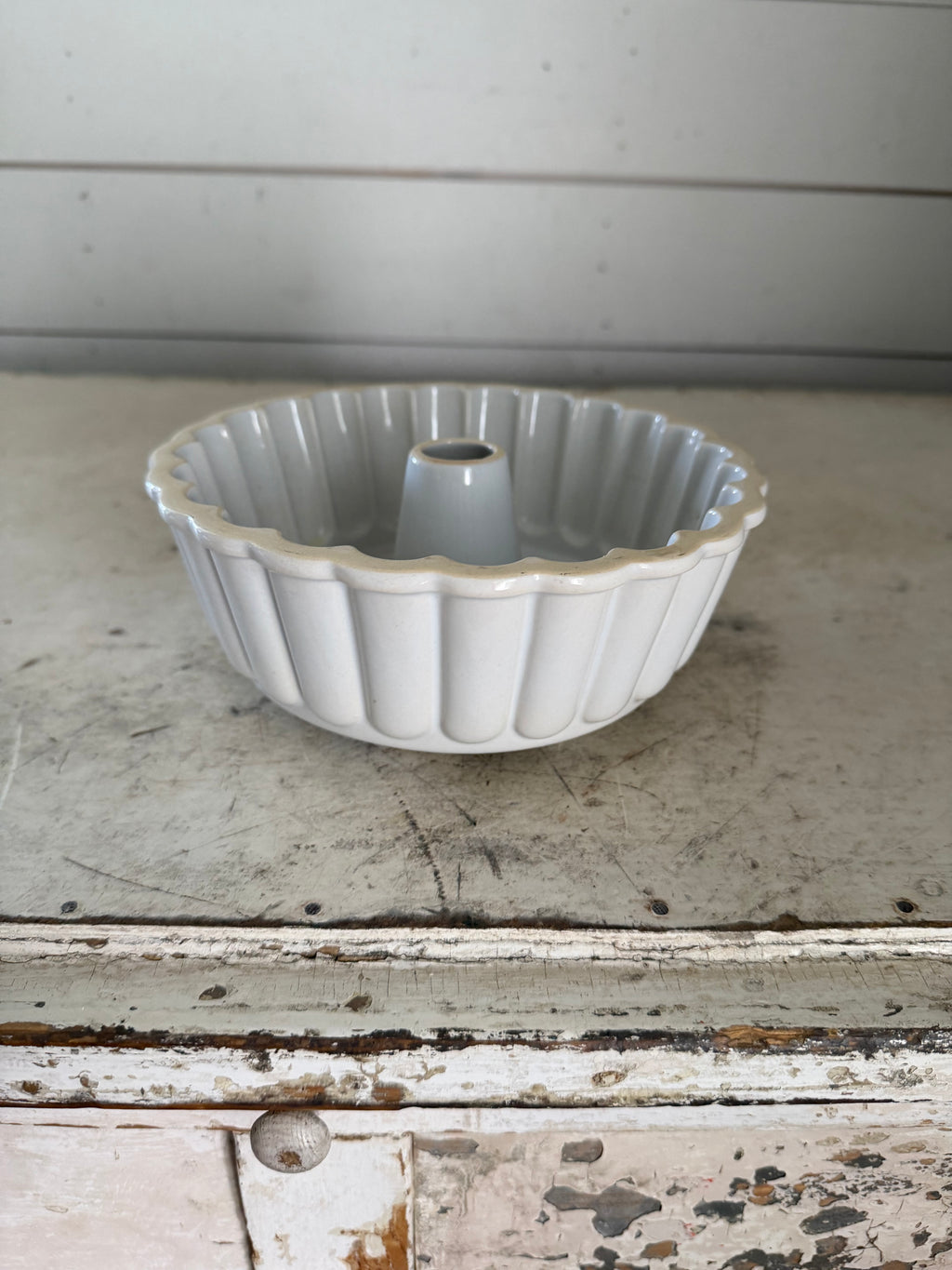 White Ceramic ring mold decorated with a raised acorn and oak leaf pattern