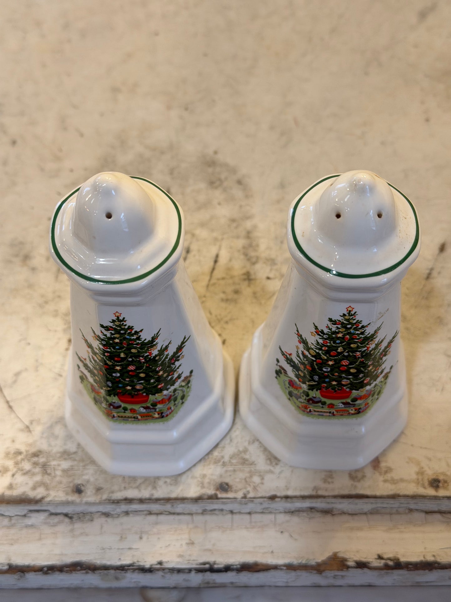 Pfaltzgraff Christmas Heritage salt and pepper set