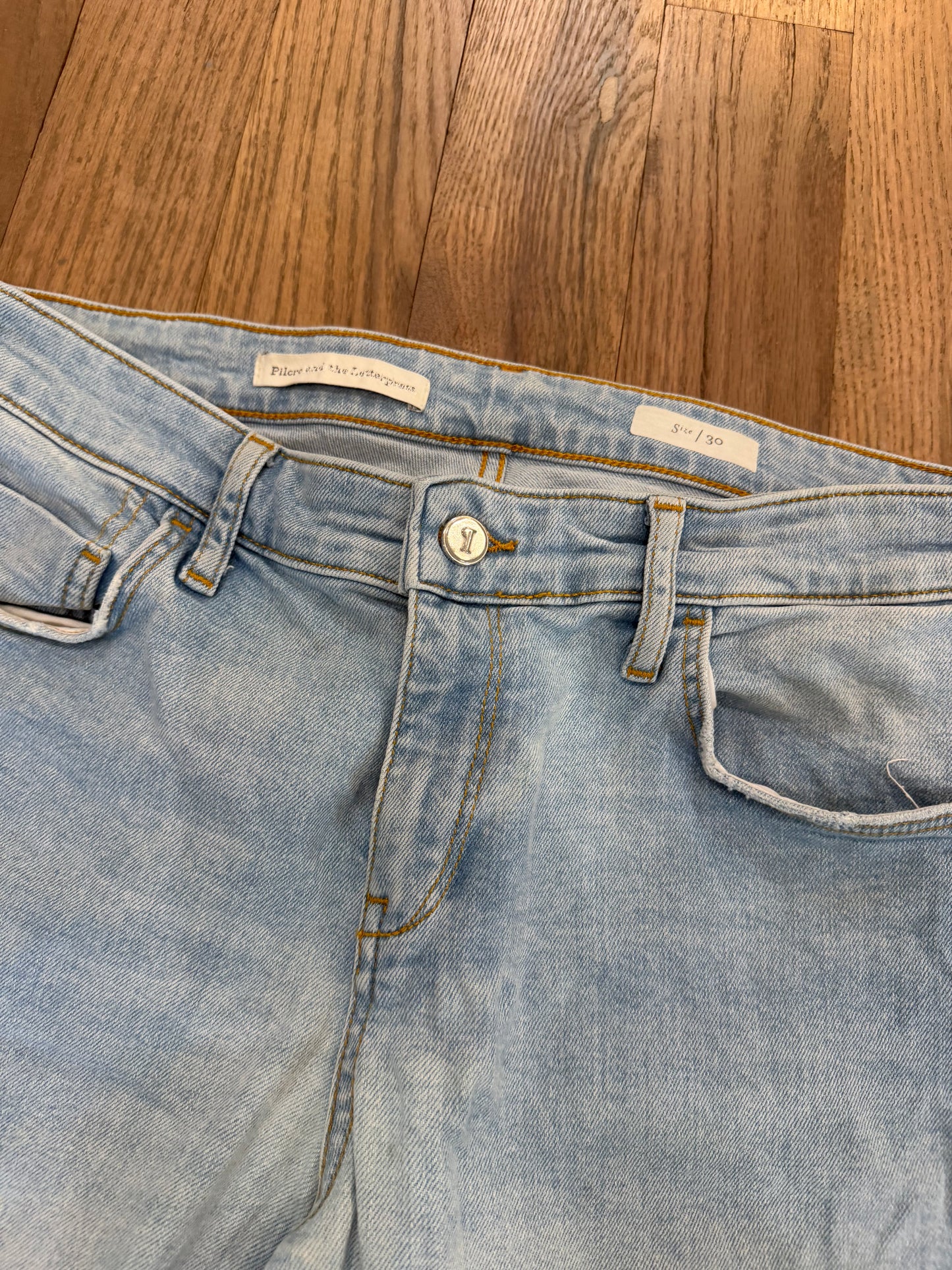 ANTHROPOLOGIE PILCRO FLORAL EMBROIDERED Distressed MID RISE ANKLE JEAN SIZE 30