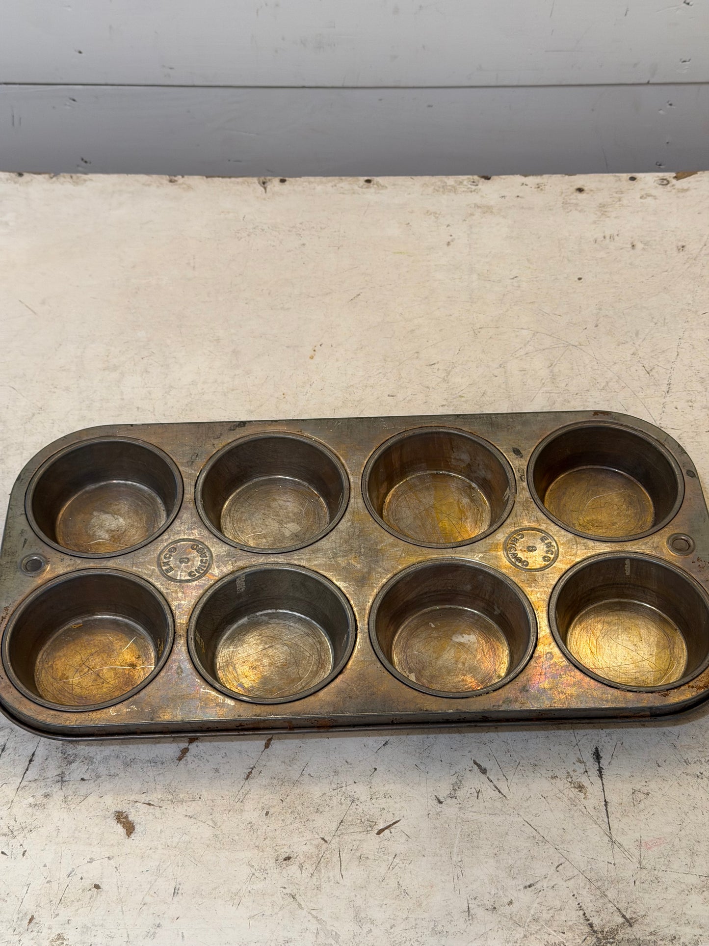 Vintage Ekco 8-cup muffin tin