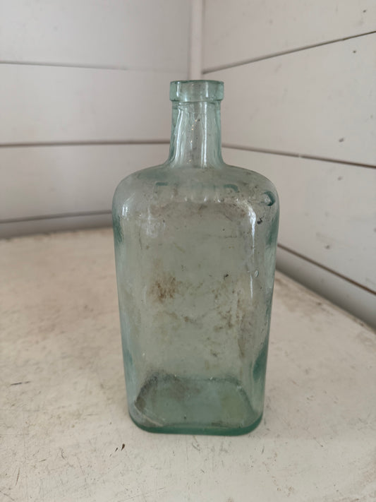 ANTIQUE POISON BOTTLE LOVELY AQUA SCRUBB'S FLUID 10 OZ OLD BOTTLE 1890 TO 1900's