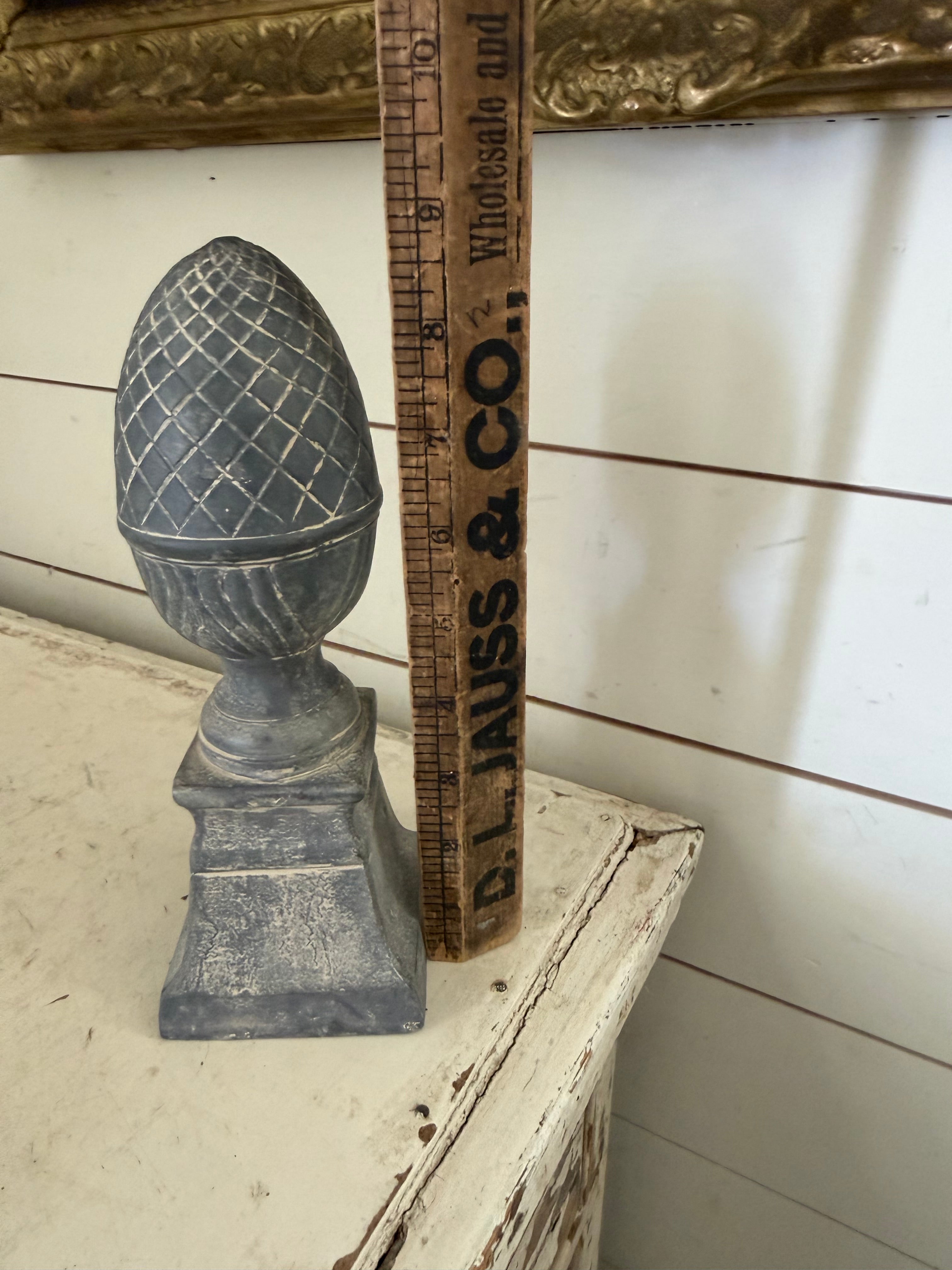 Grey finial