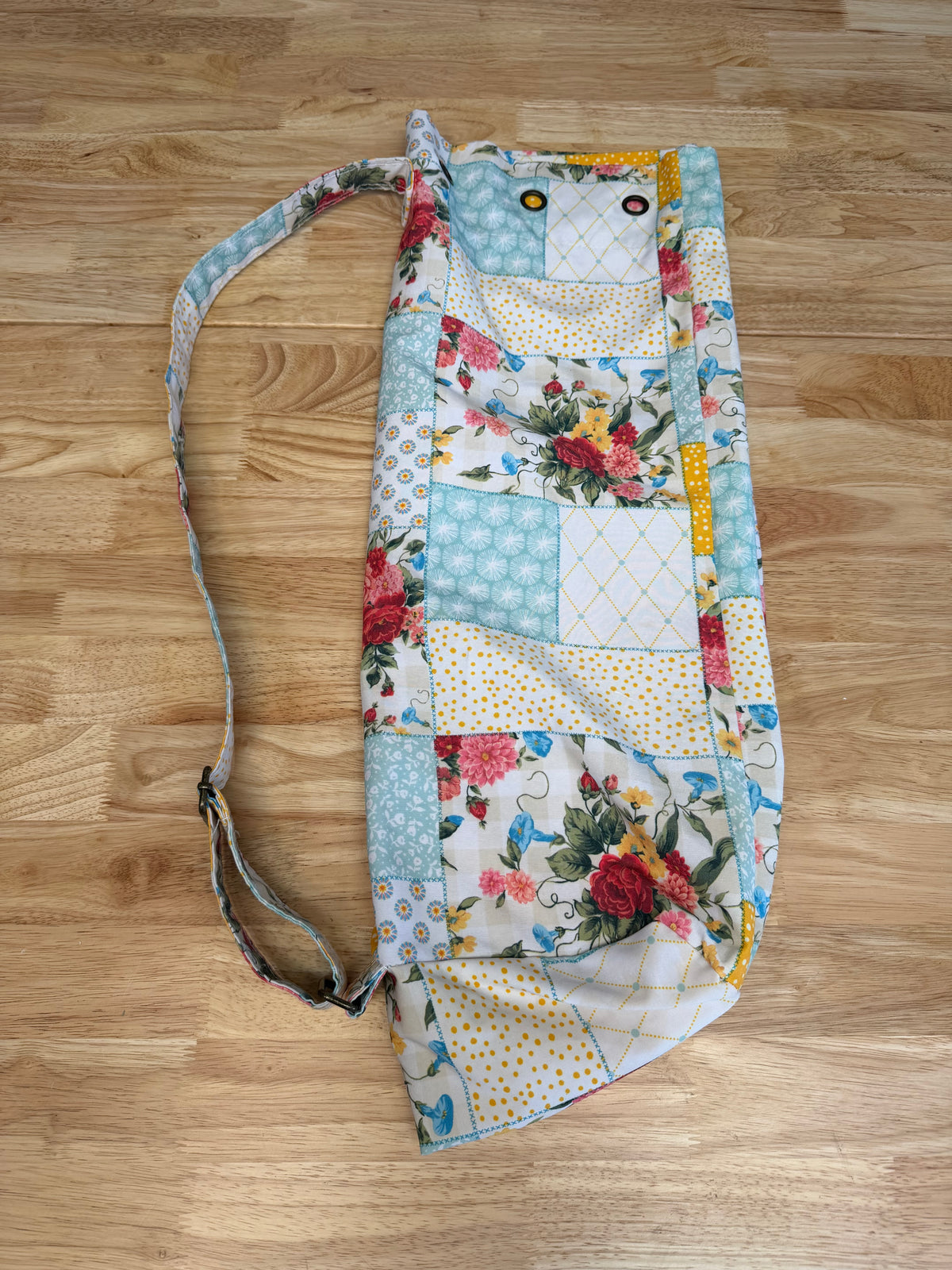 The Pioneer Woman Sweet Rose Patchwork Drawstring Canvas Laundry Bag