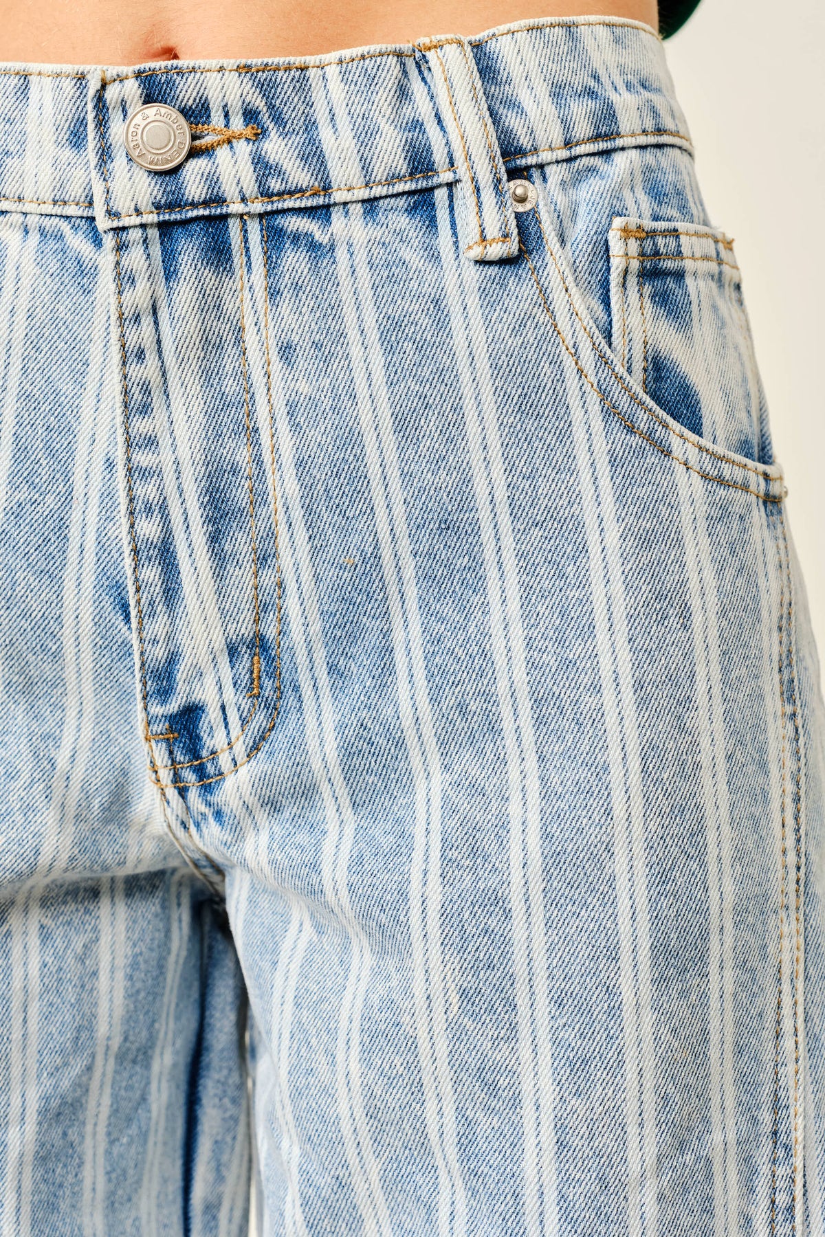 STRIPED DENIM BALLOON WASHED JEANS