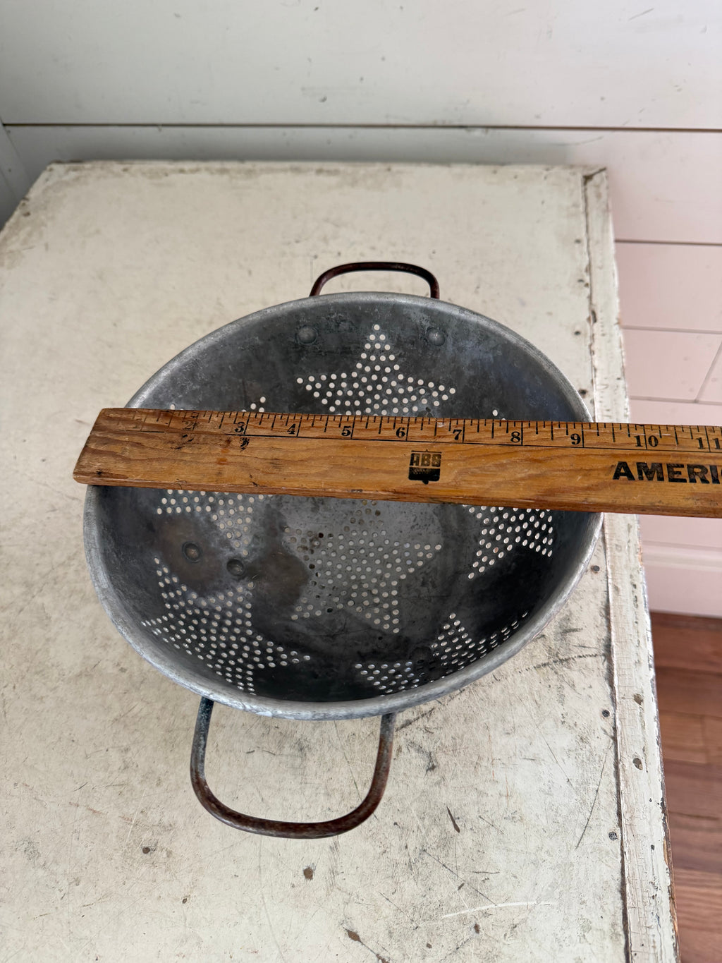 Vintage aluminum star pattern colander