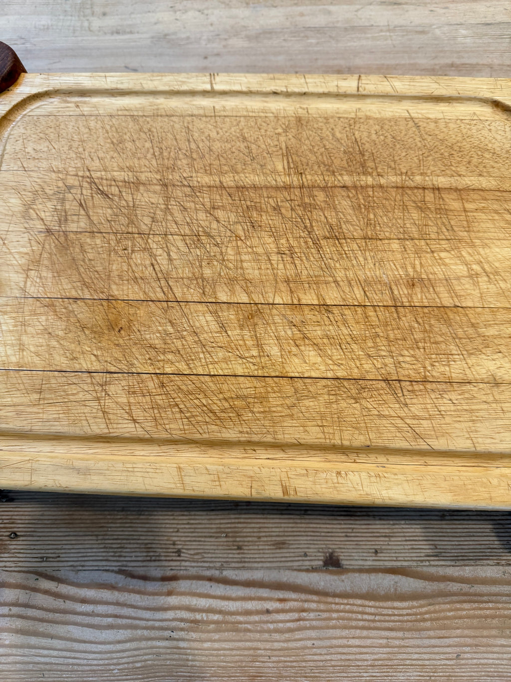 Cuttingboard with feet