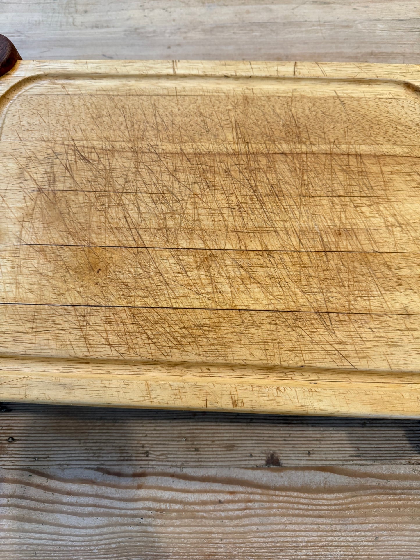 Cuttingboard with feet