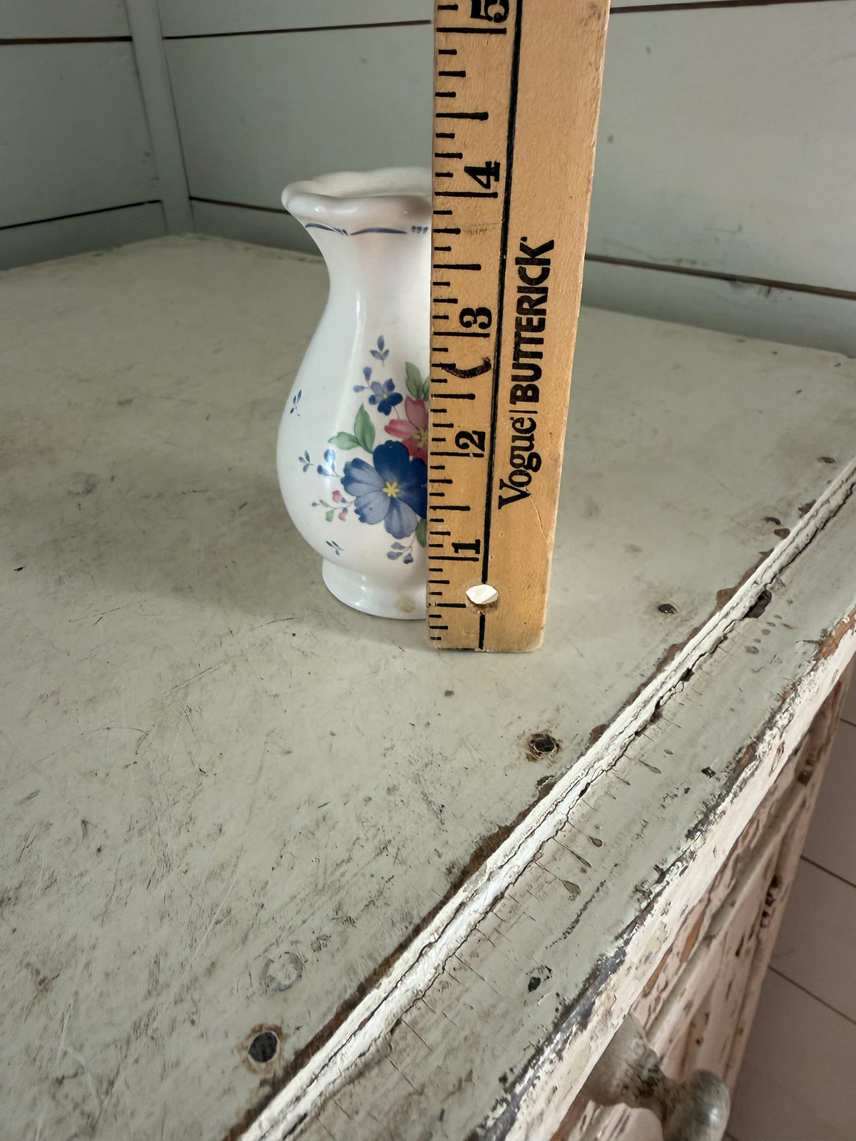 Ceramic candle holder