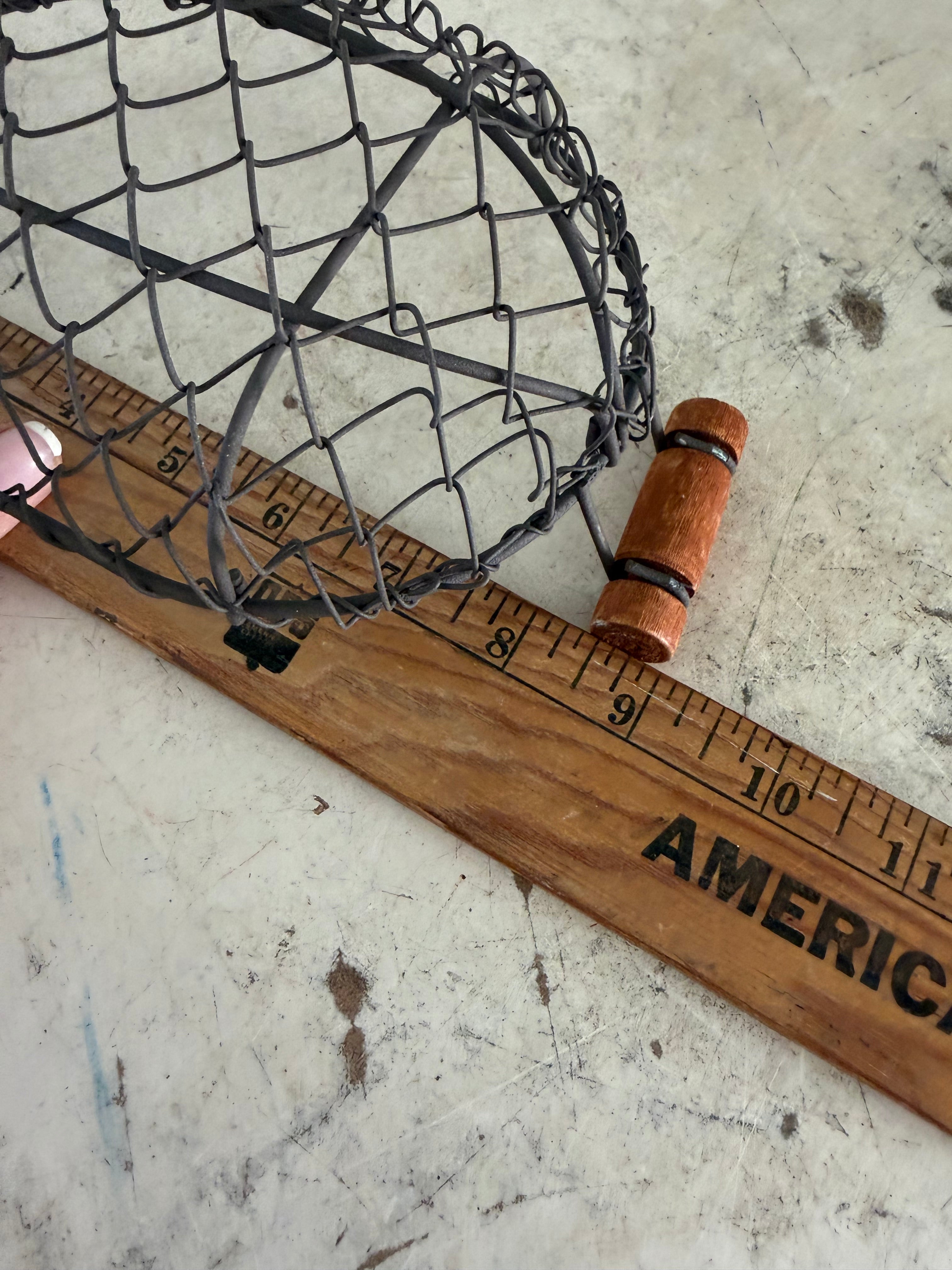 Mini wire egg basket