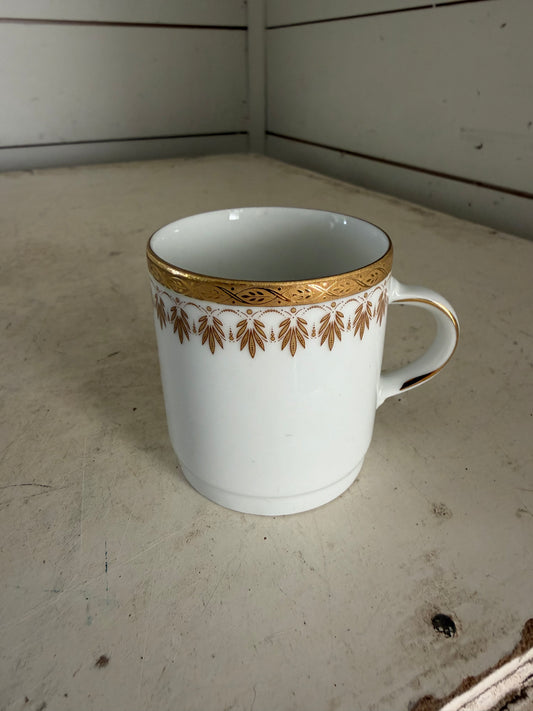 Bavaria Tirschenreuth Tea Cup Gold Gilt Leaf Design 2.5" tall