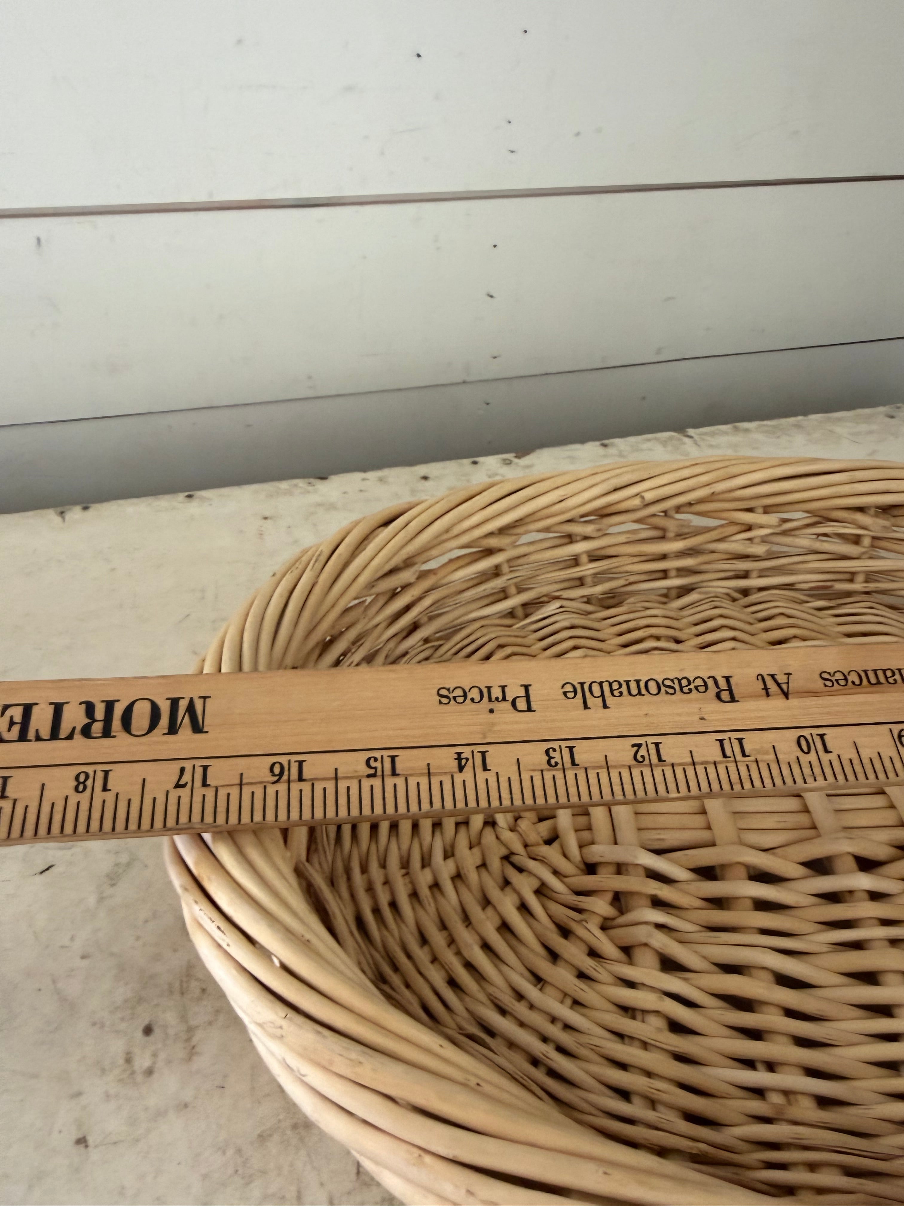 Oval basket, low sides