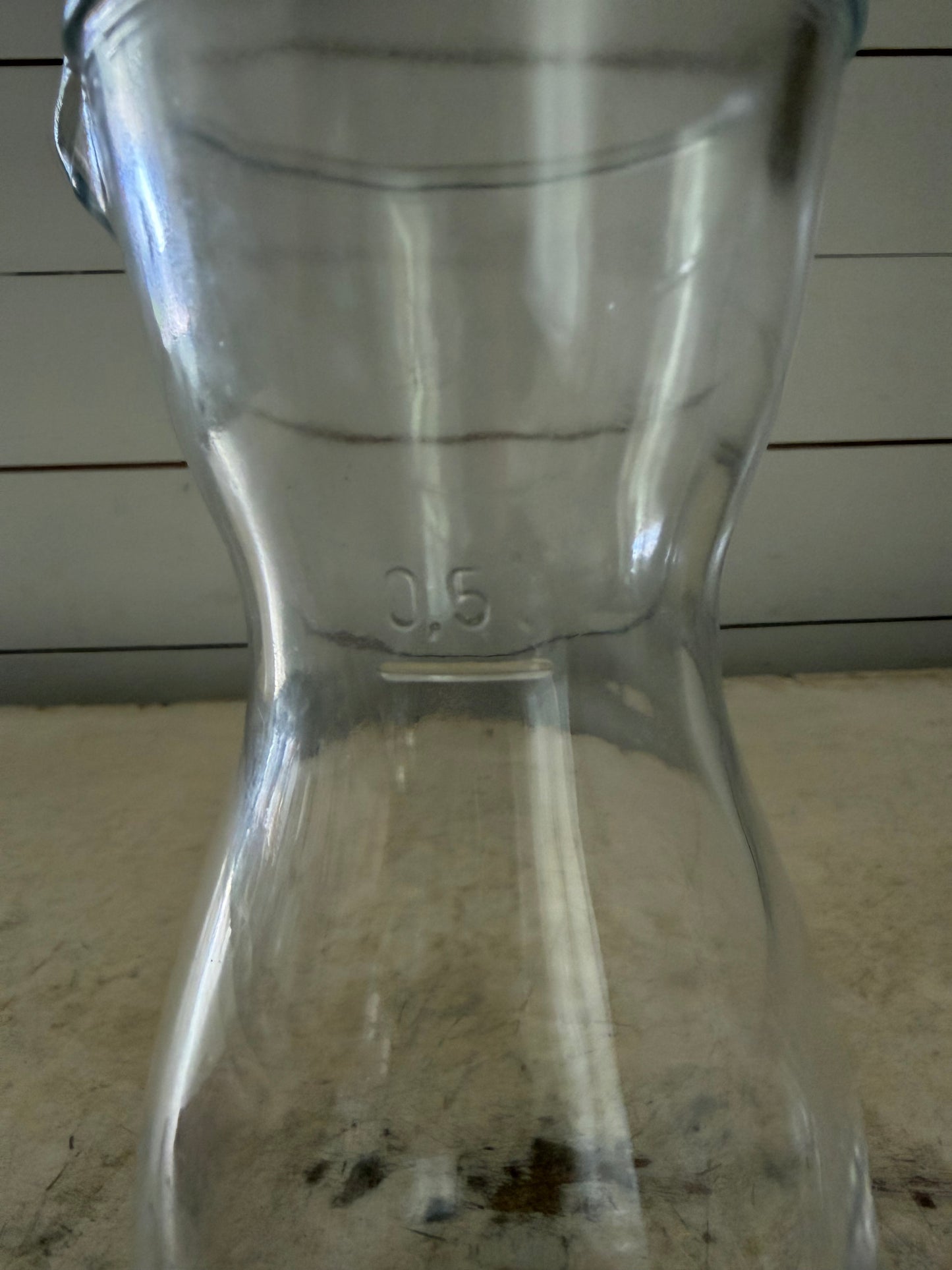 classic 0.5-liter clear glass table carafe