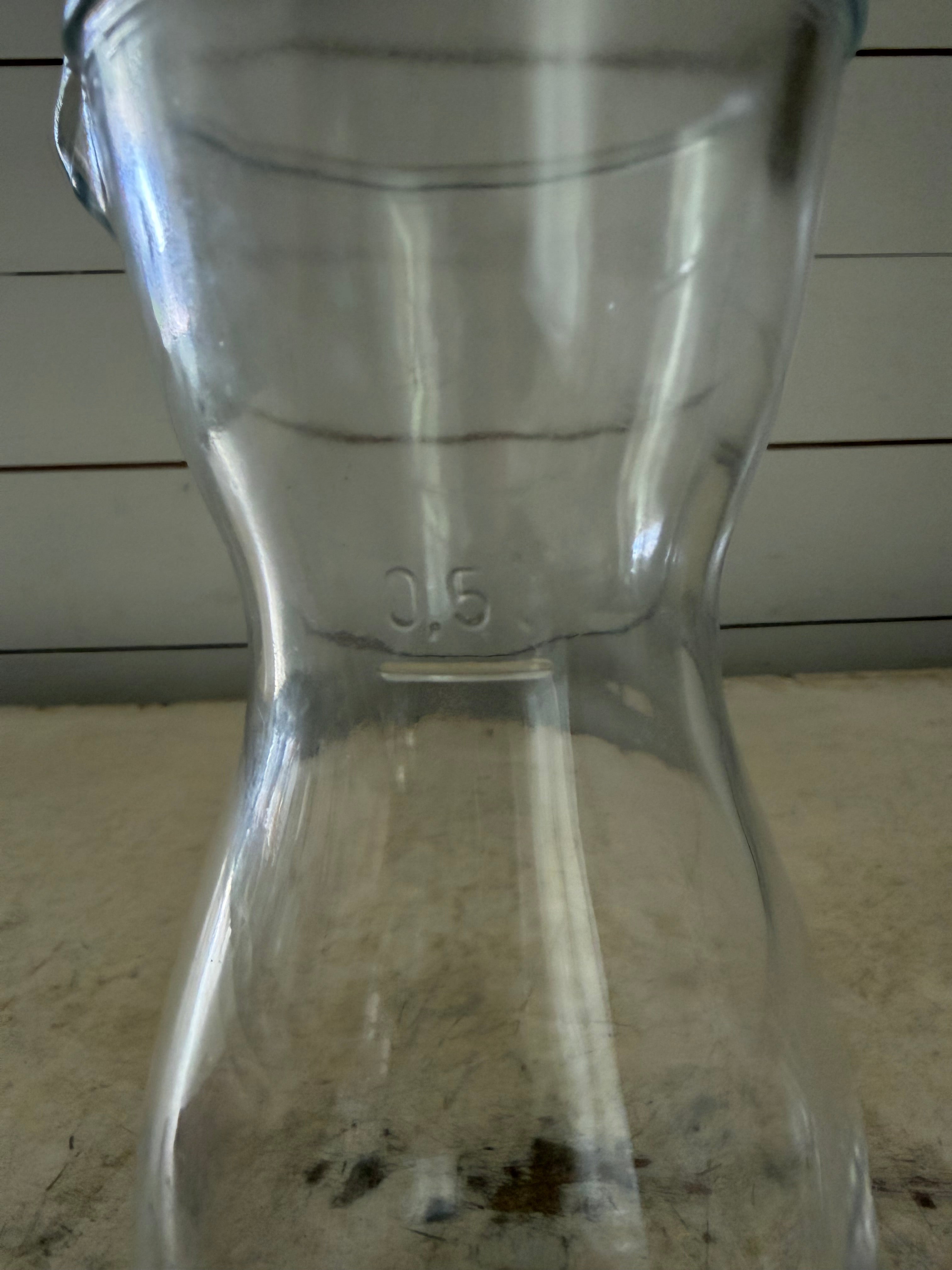 classic 0.5-liter clear glass table carafe