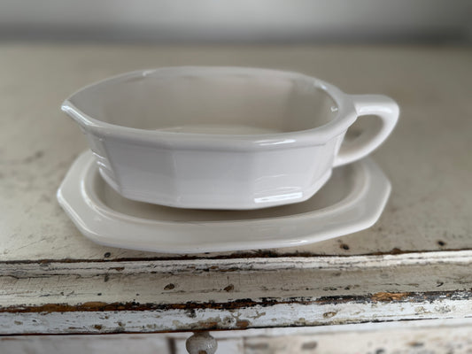 Pfaltzgraff "Heritage" White Stoneware Gravy Boat & Underplate (Modern Reissue)