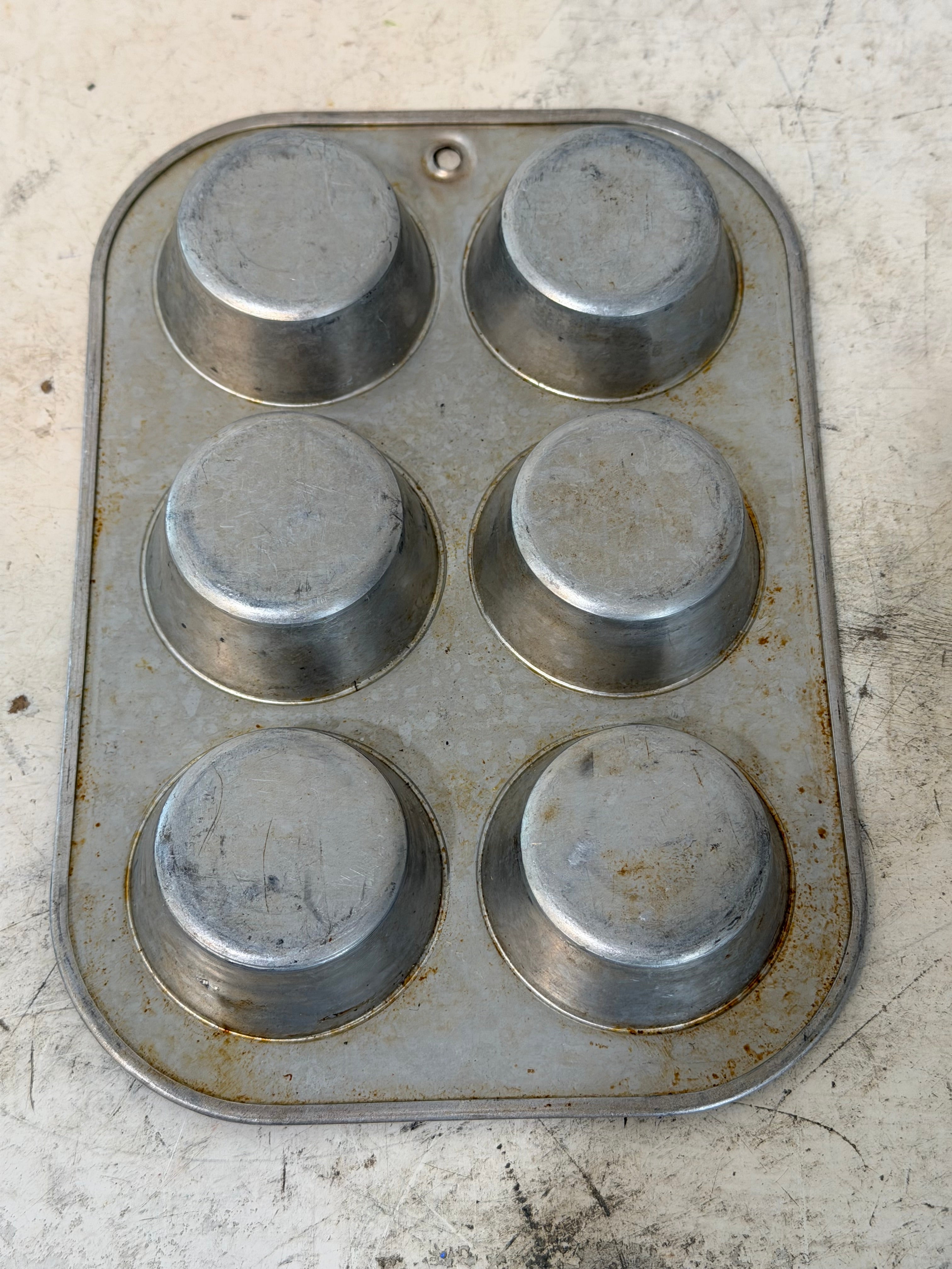 Vintage brown Six muffin tin