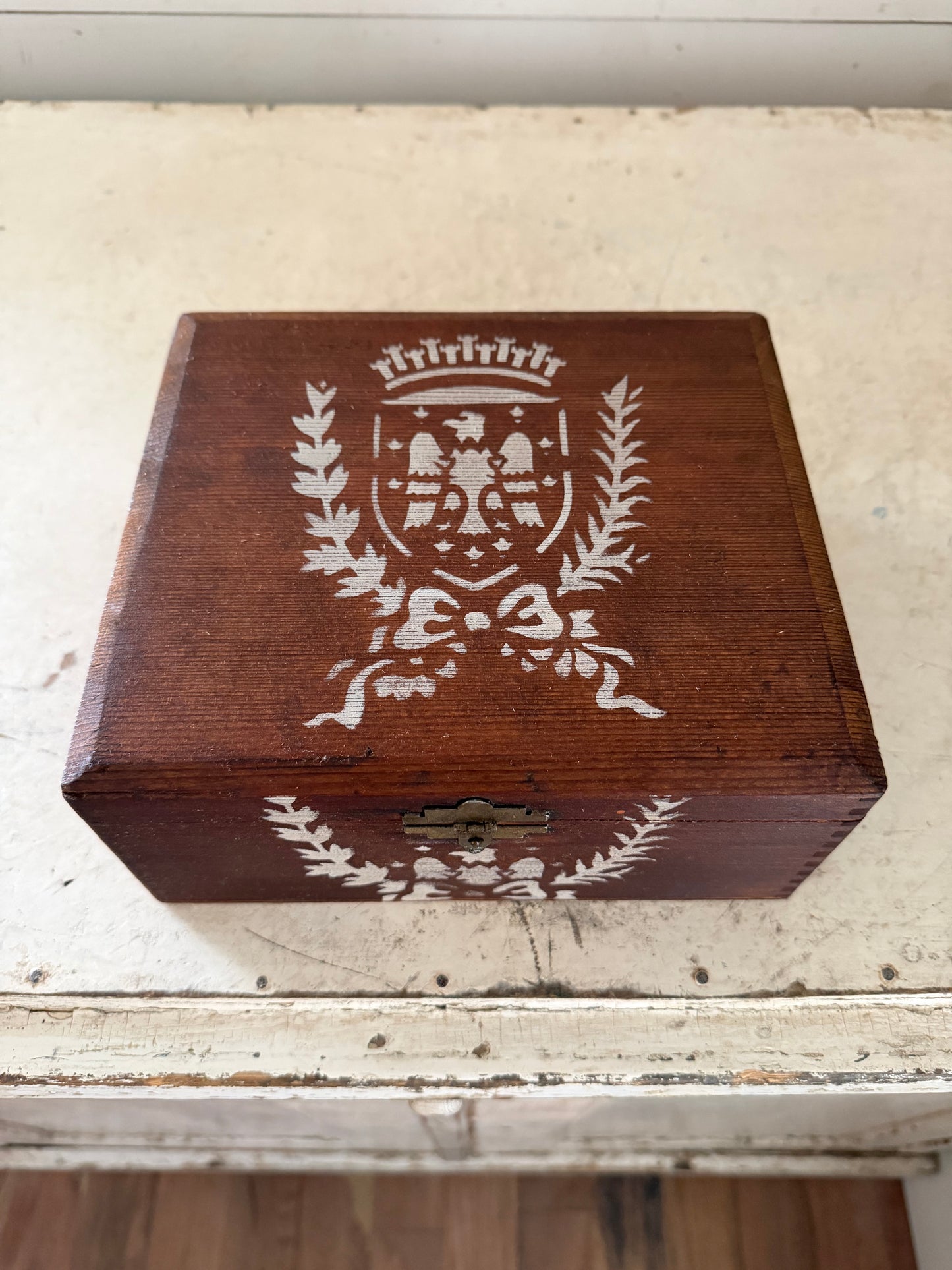 1940’s Cedar Cigar Box With Finger joints and French Grain Sack Label