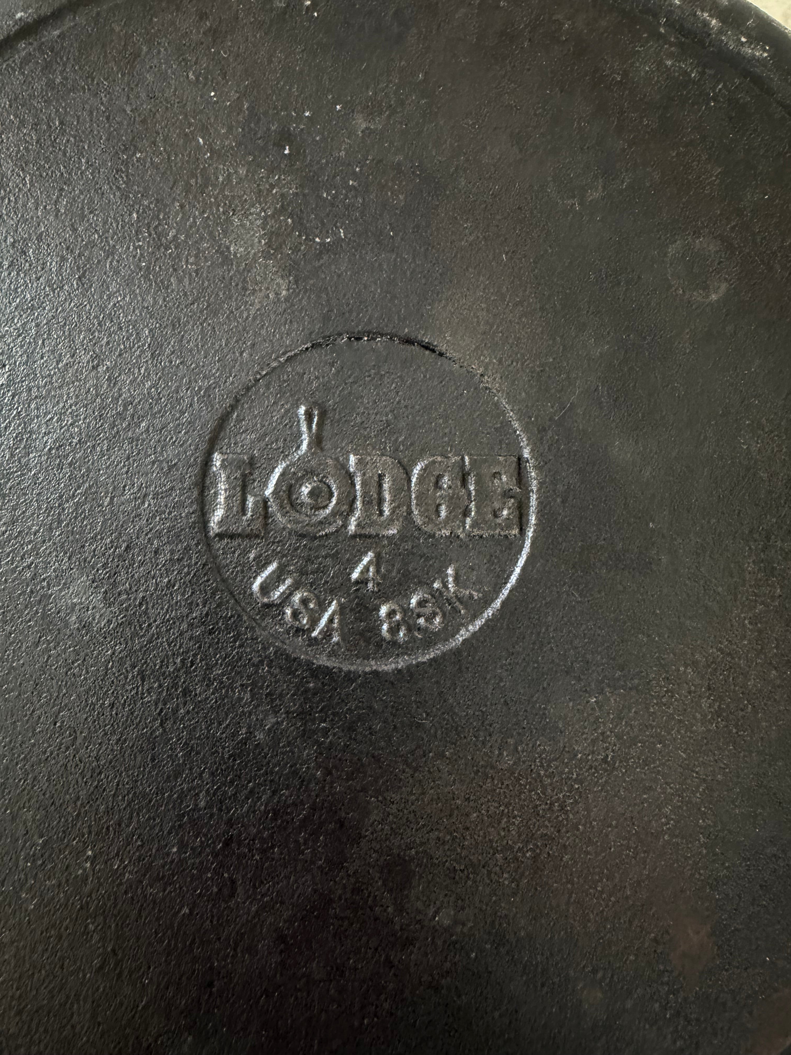 Lodge Cast Iron Round Pan - Will get cleaned and seasoned