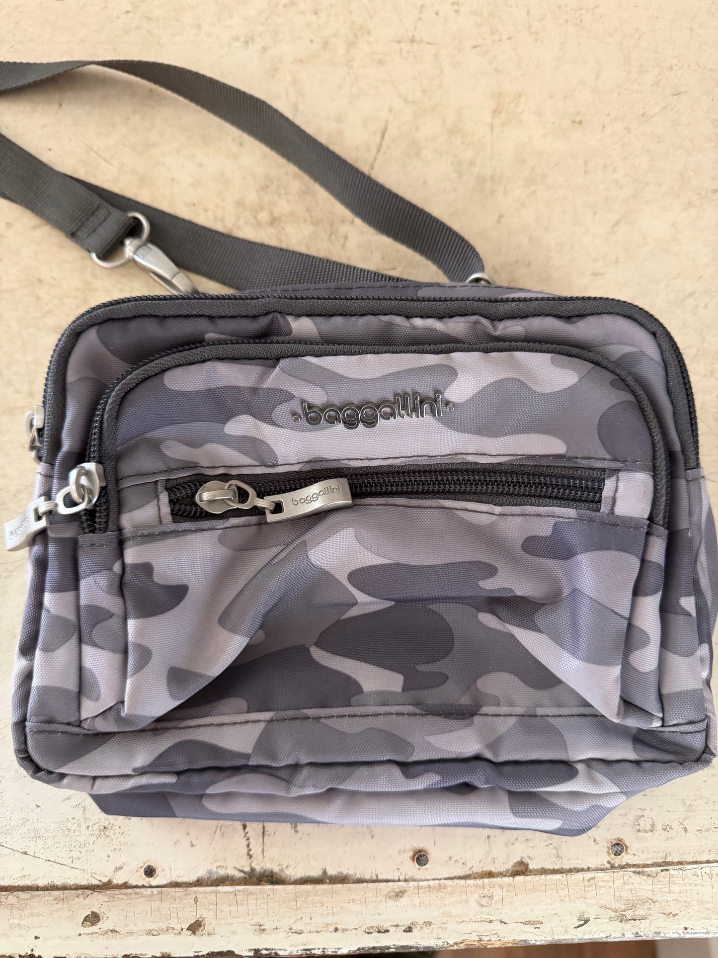 Triple Zip Bagg Camo baggalini