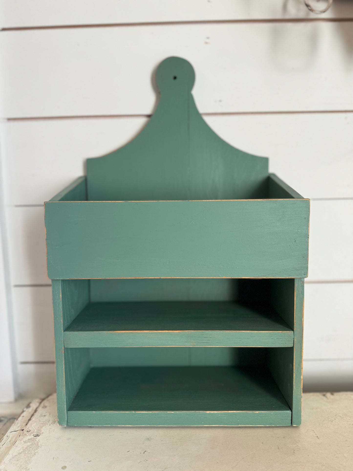 Vintage wooden shelf - hand painted