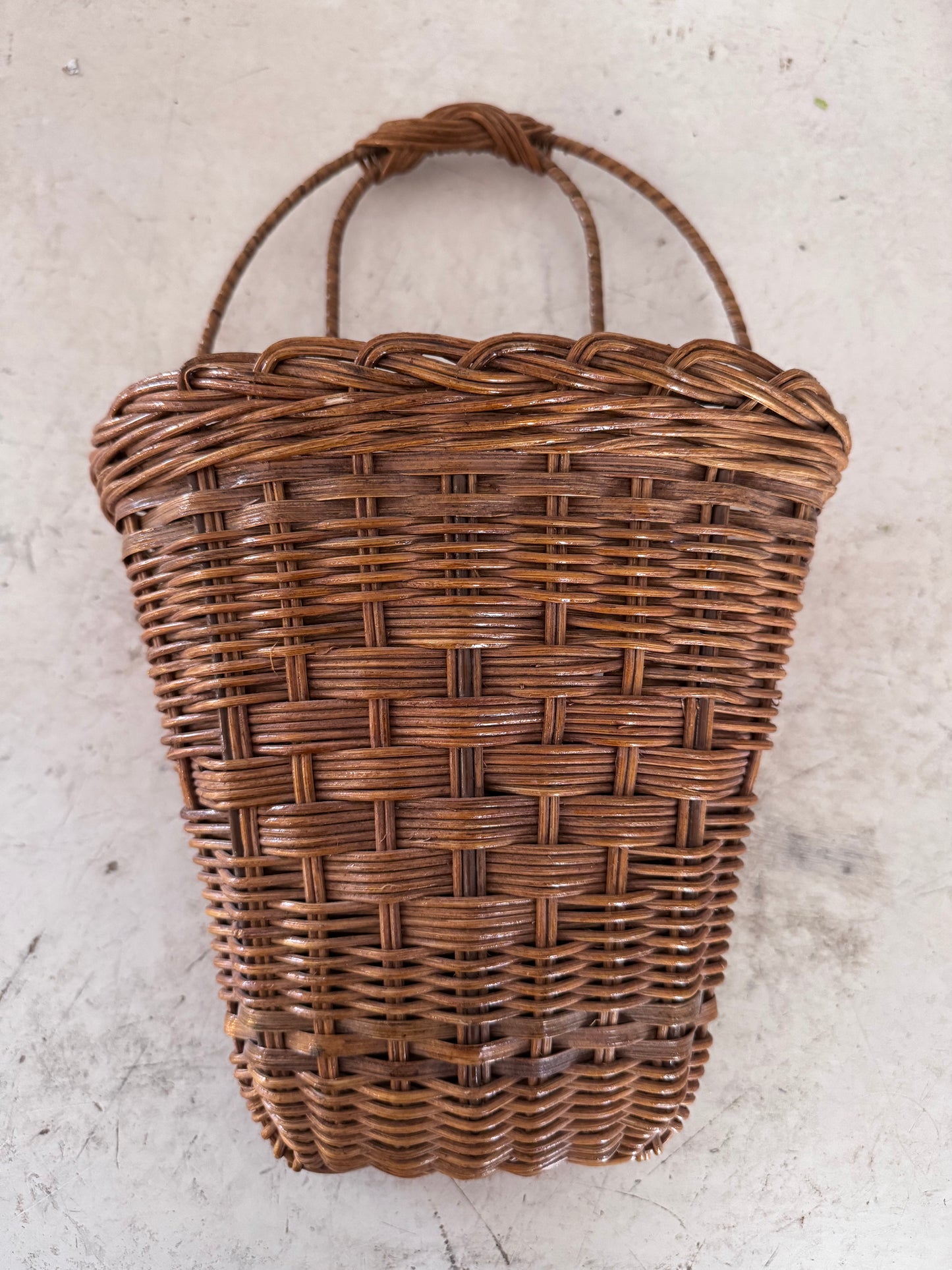 Wicker hanging half wall basket