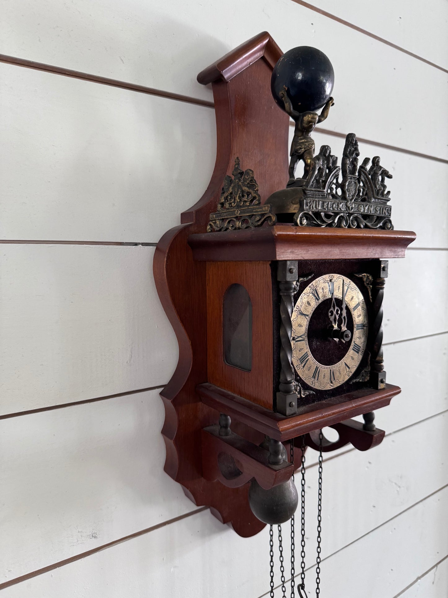 VINTAGE Dutch Nu Elck Syn Sin Chiming Wall Clock (Currently Non Functional probably an issue with how the chain is wound on the gears)