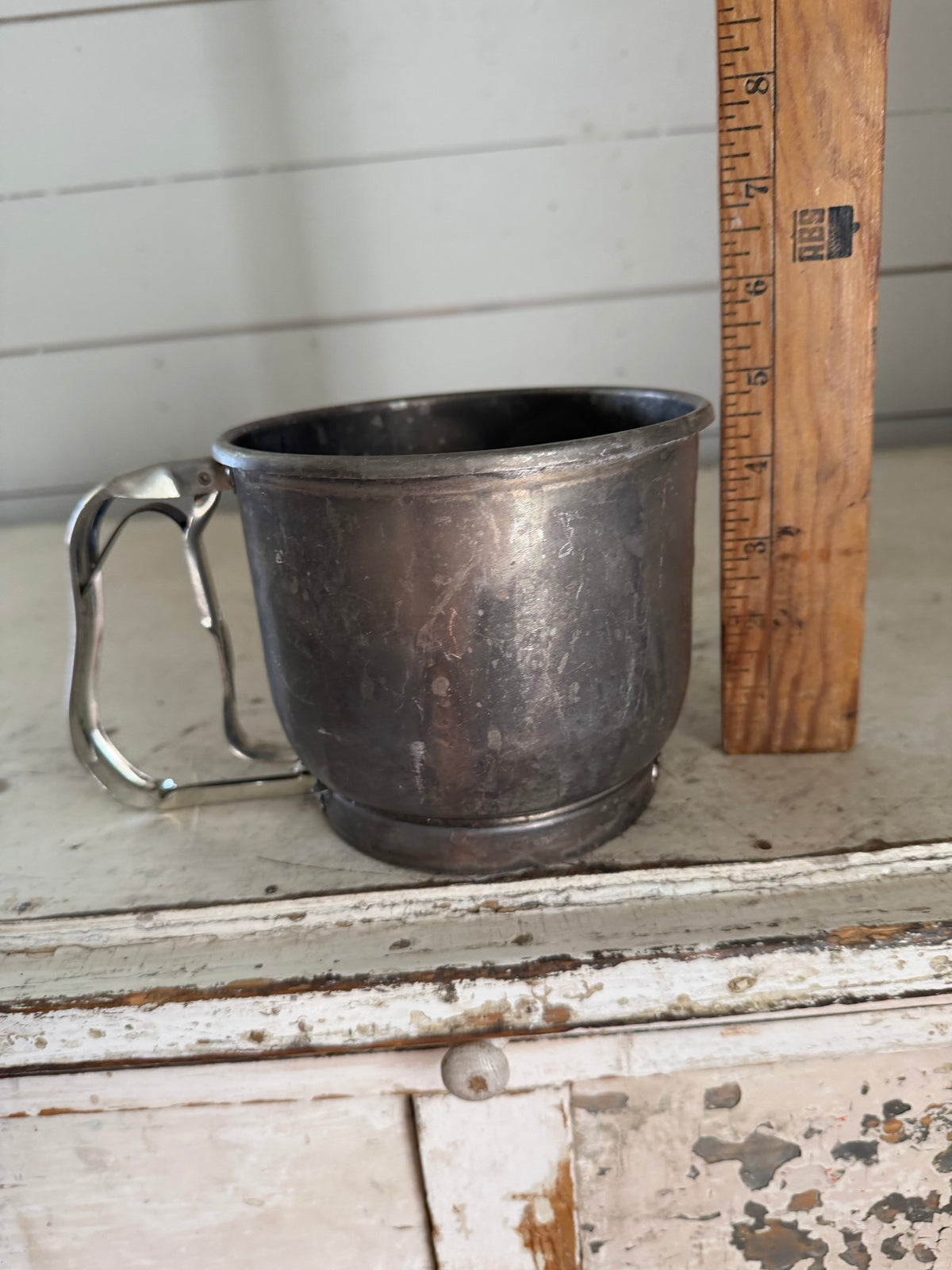 Vintage Foley 5-cup aluminum flour sifter with a squeeze-action handle