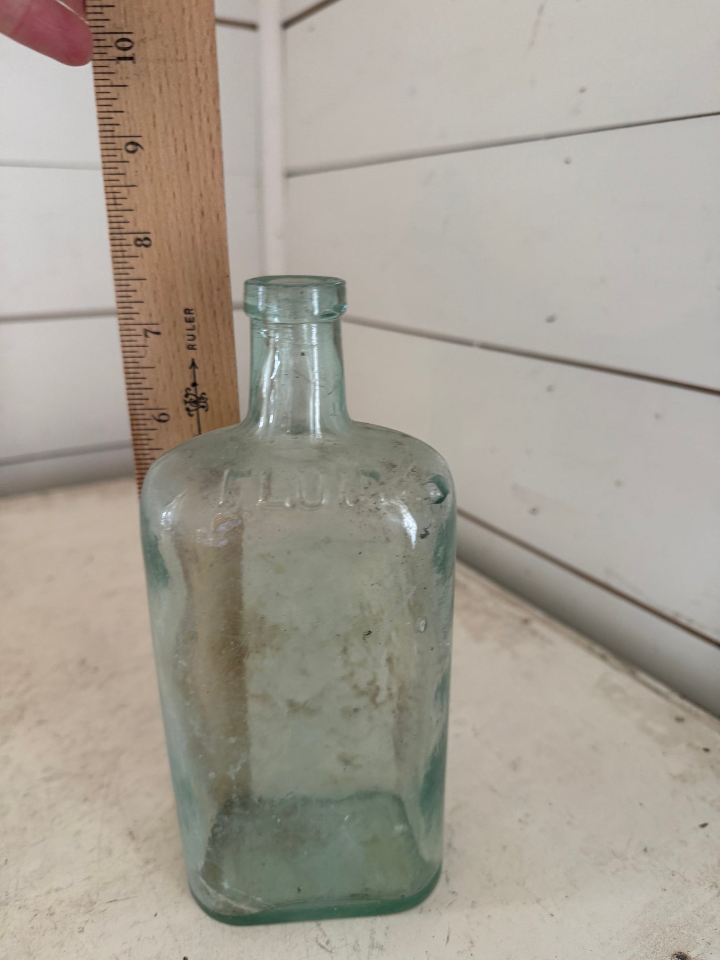 ANTIQUE POISON BOTTLE LOVELY AQUA SCRUBB'S FLUID 10 OZ OLD BOTTLE 1890 TO 1900's