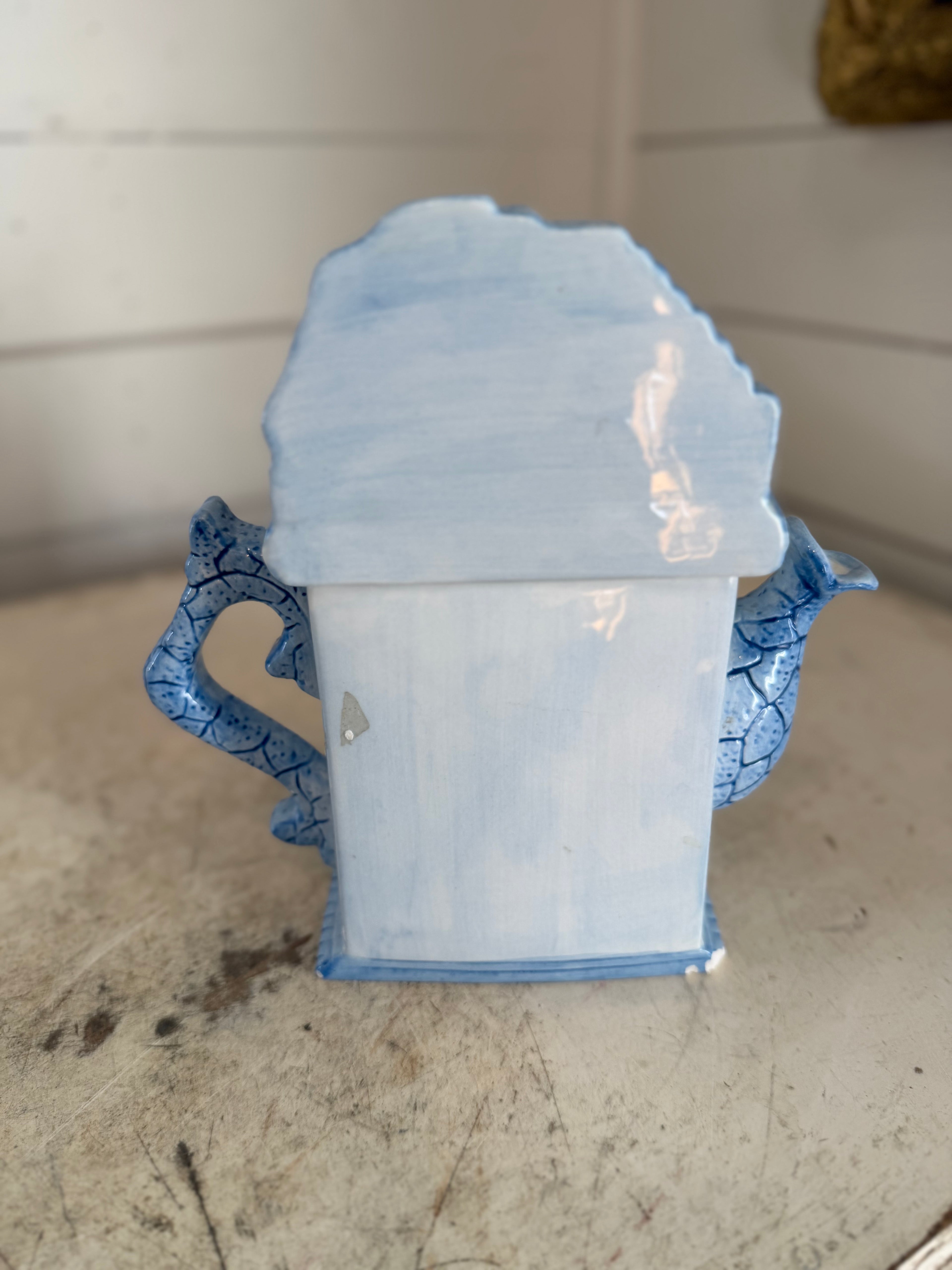 Vintage teapot mantle clock - Clock Works, takes an LR1 1.5v battery, not included due to shipping laws