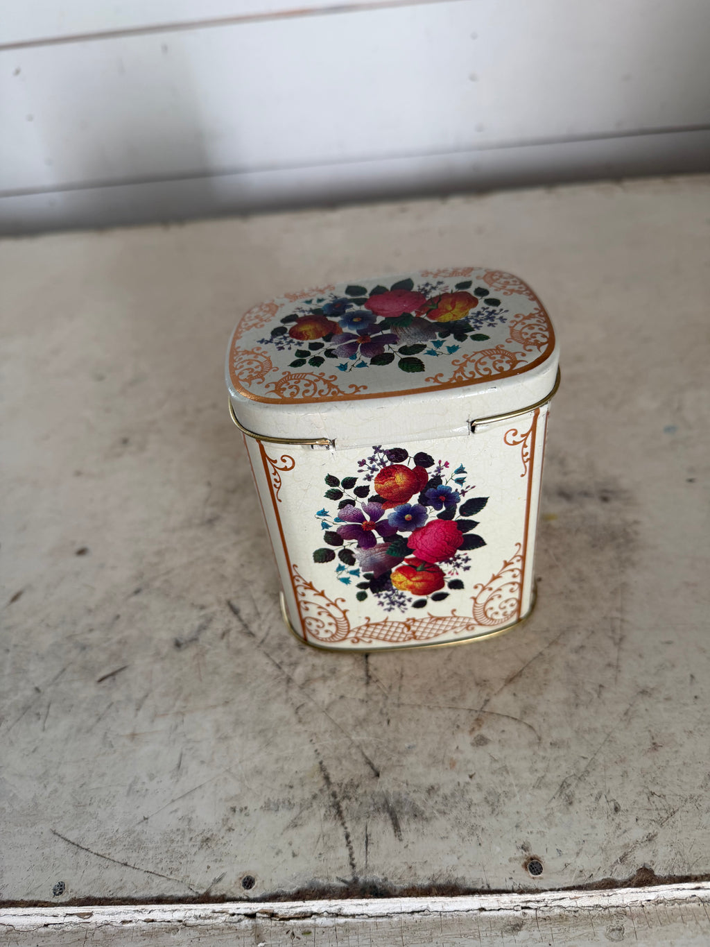 Vintage Cream Tin With Floral Design Made in England hinge isn’t attatched