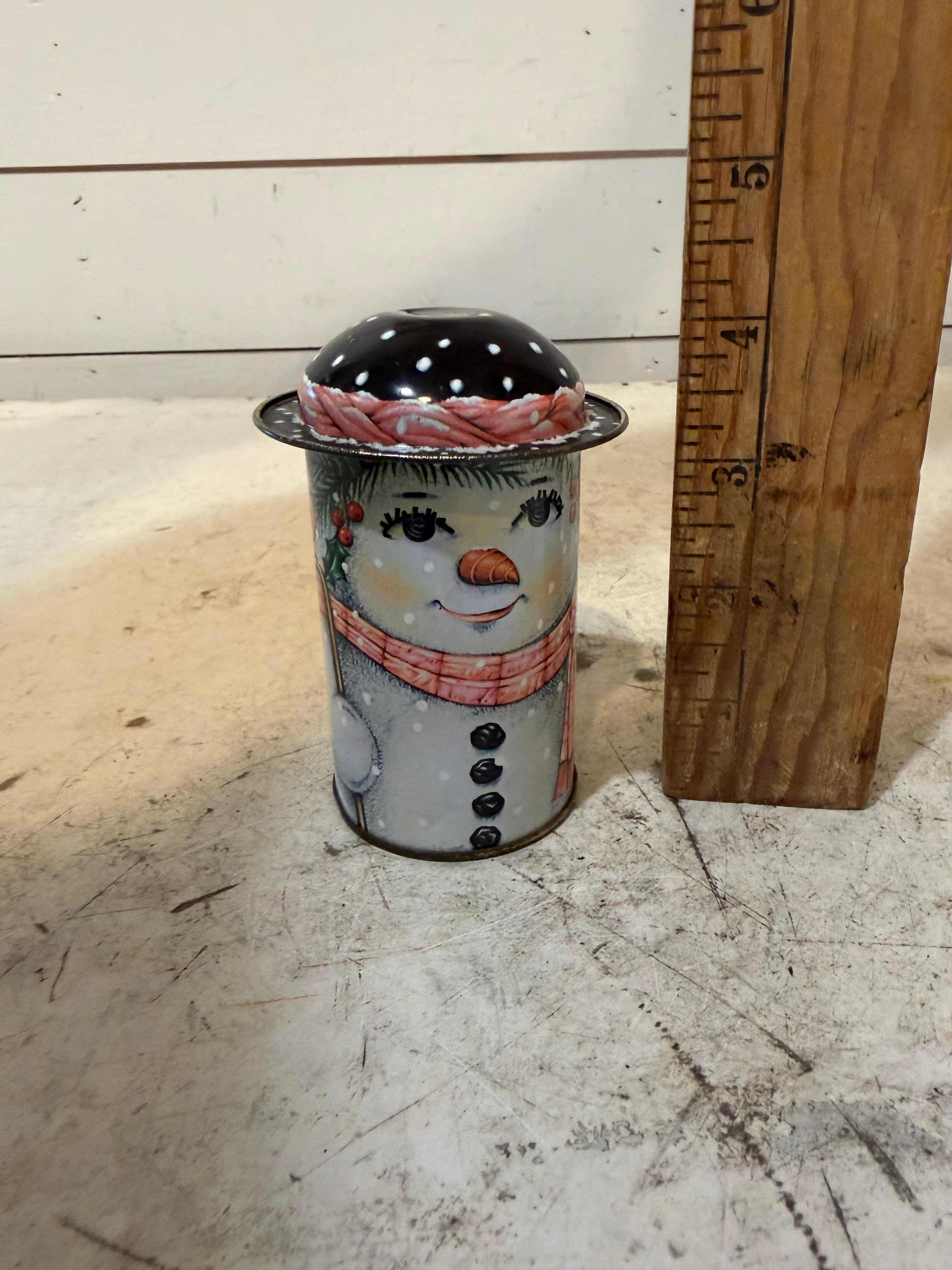 Vintage Holiday Cap-Tin Made in England