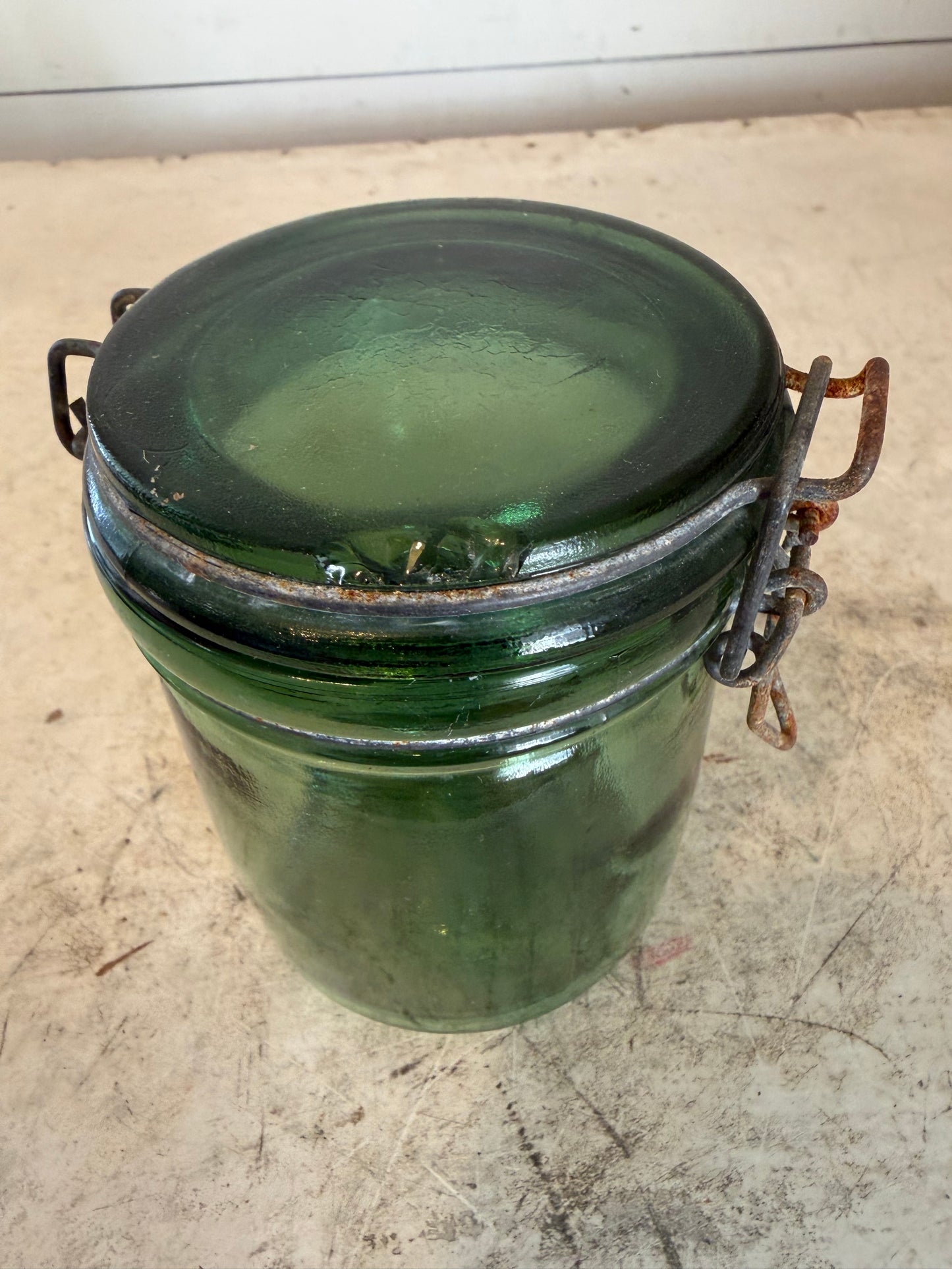 Solid French canning jar, small chip and lid, half liter
